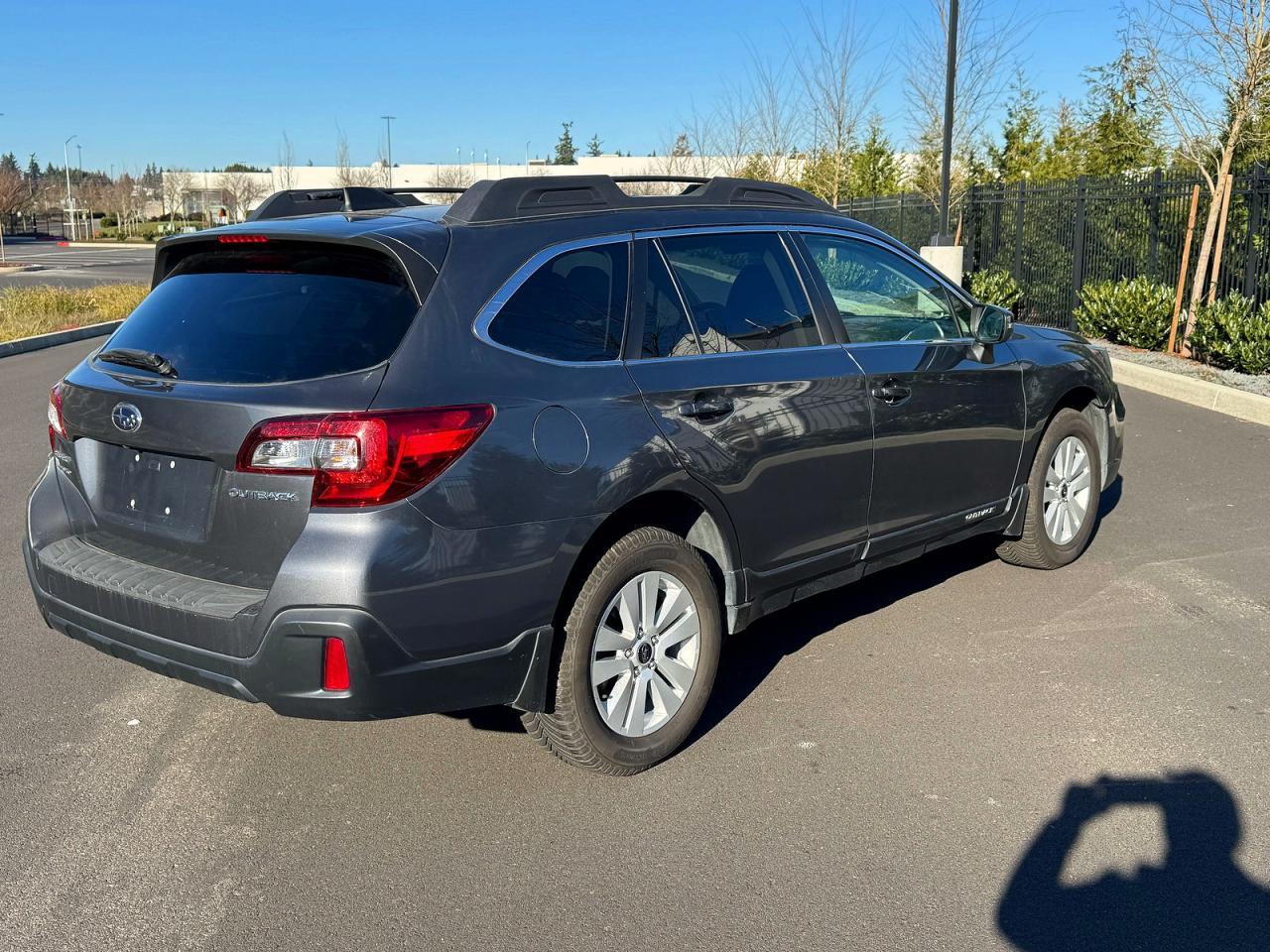 2018 Subaru Outback 2.5I Premium - Image 4