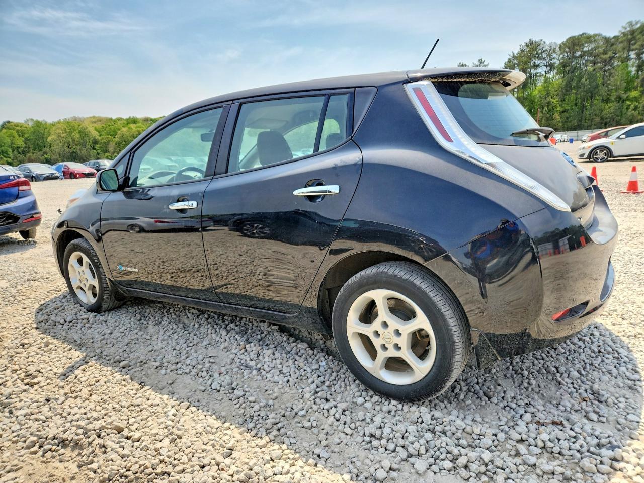 2015 Nissan Leaf Sv - Image 2