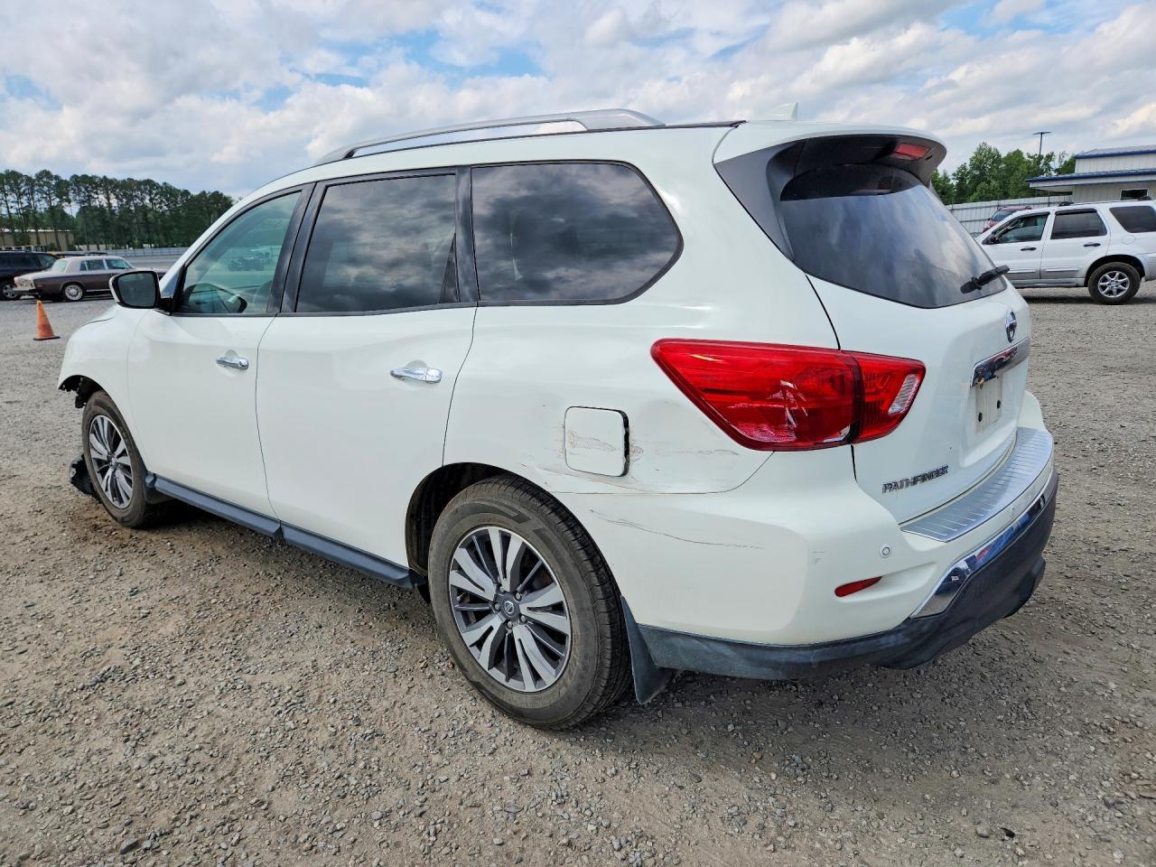 2020 Nissan Pathfinder S - Image 2