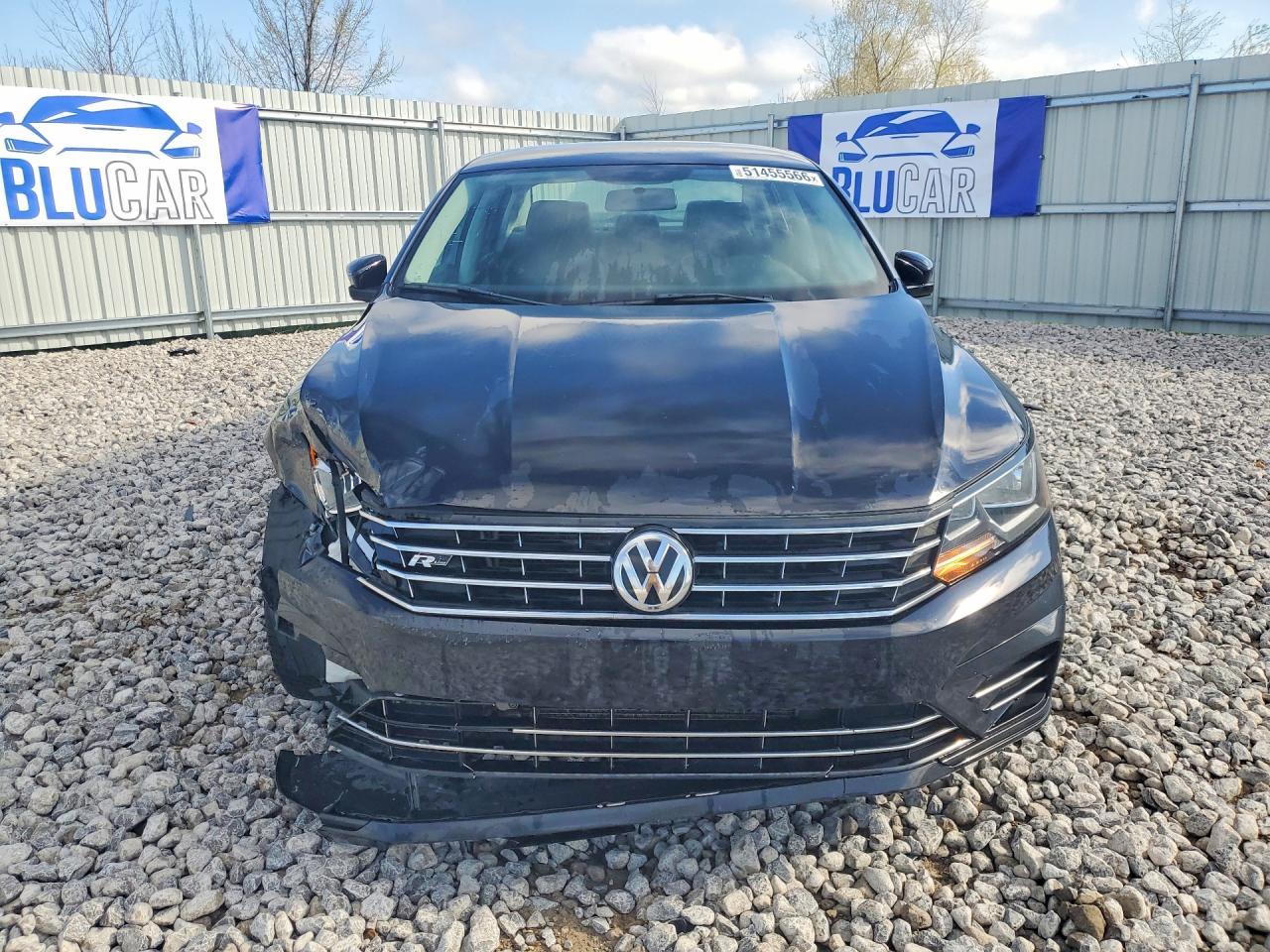 2017 Volkswagen Passat R-Line - Image 5