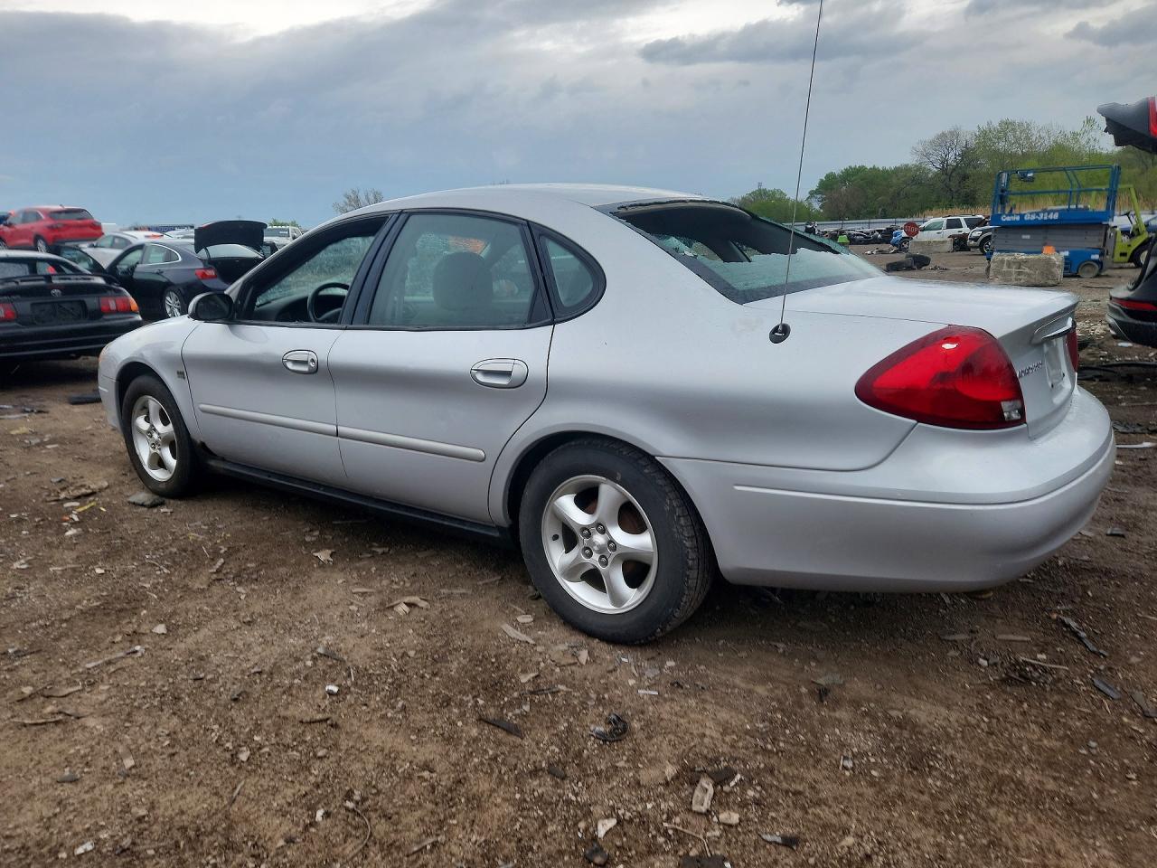2001 Ford Taurus - Фото 2