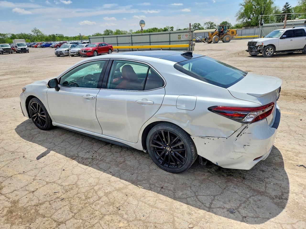 2022 Toyota Camry Xse - Фото 2
