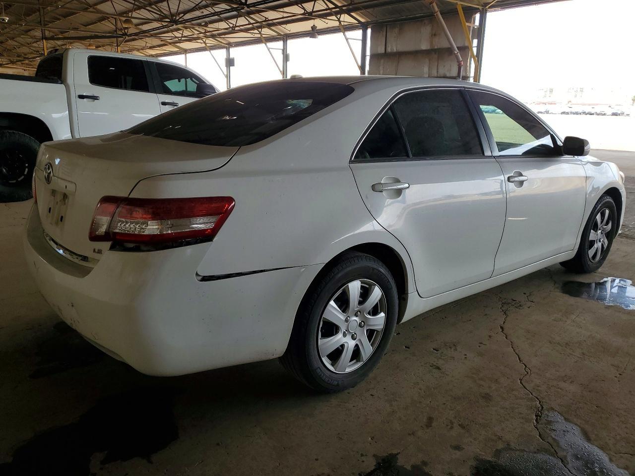 2011 Toyota Camry Le - Image 3