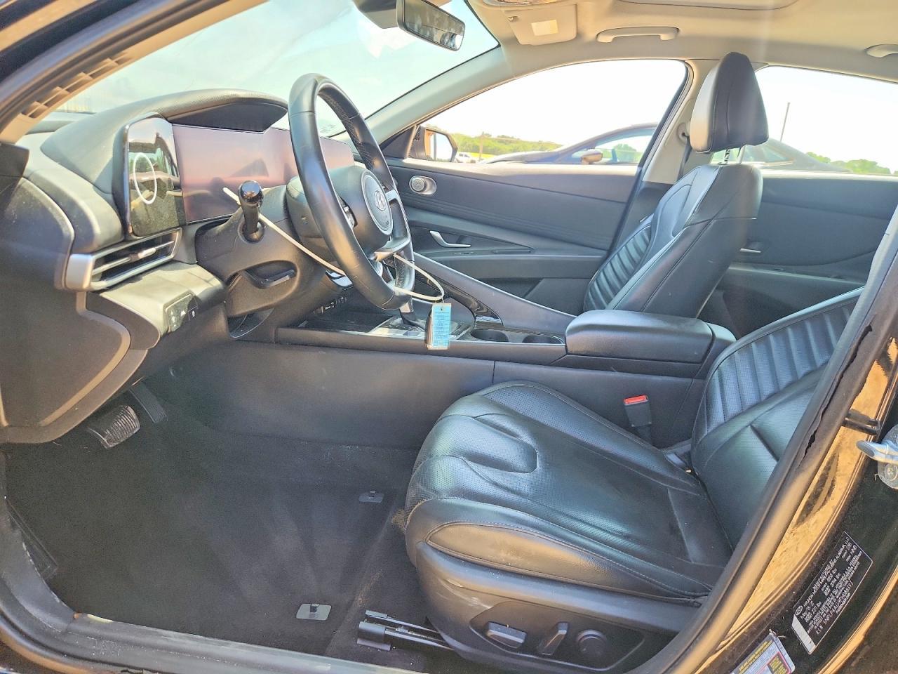 2023 Hyundai Elantra Limited - Image 7