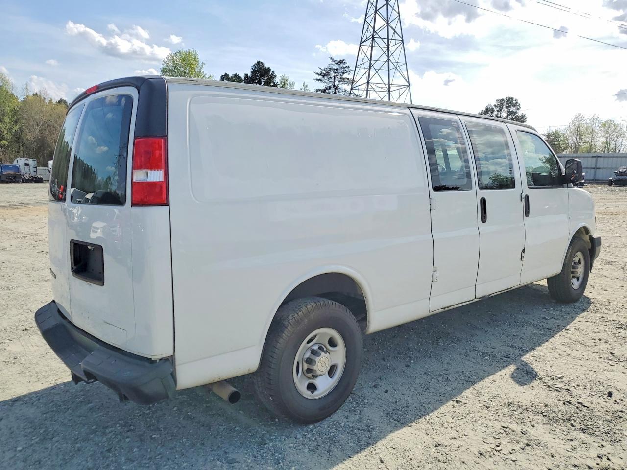 2019 Chevrolet Express 3500 Utility / Service Van - Фото 3