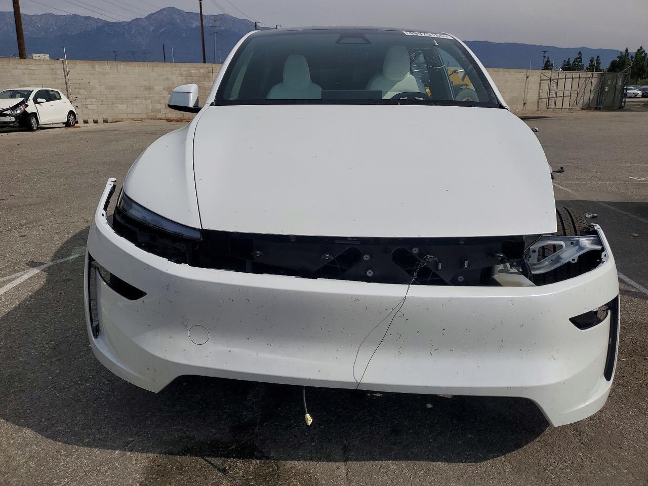 2026 Tesla Model Y - Фото 5