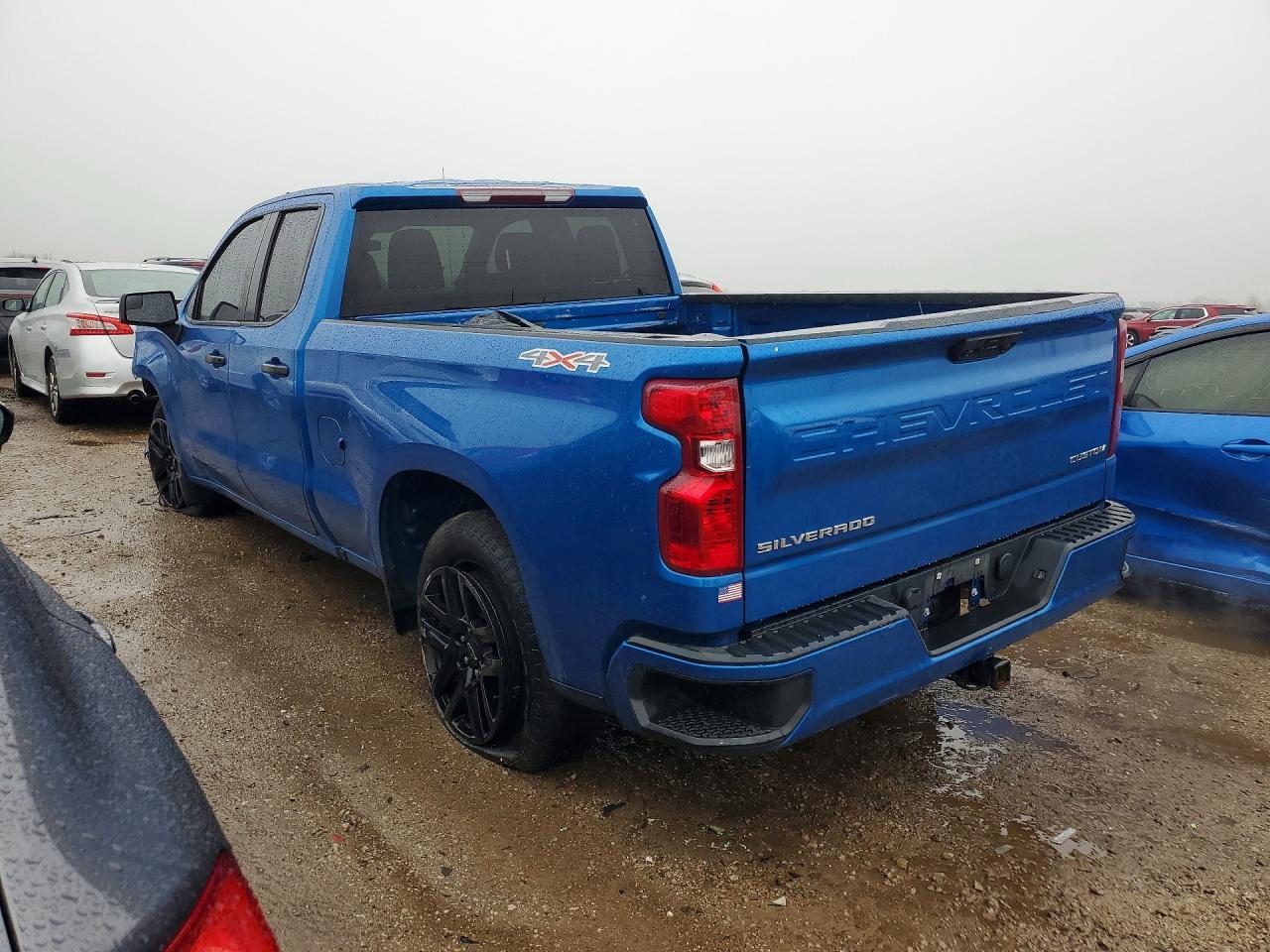 2022 Chevrolet Silverado K1500 Custom - Фото 2