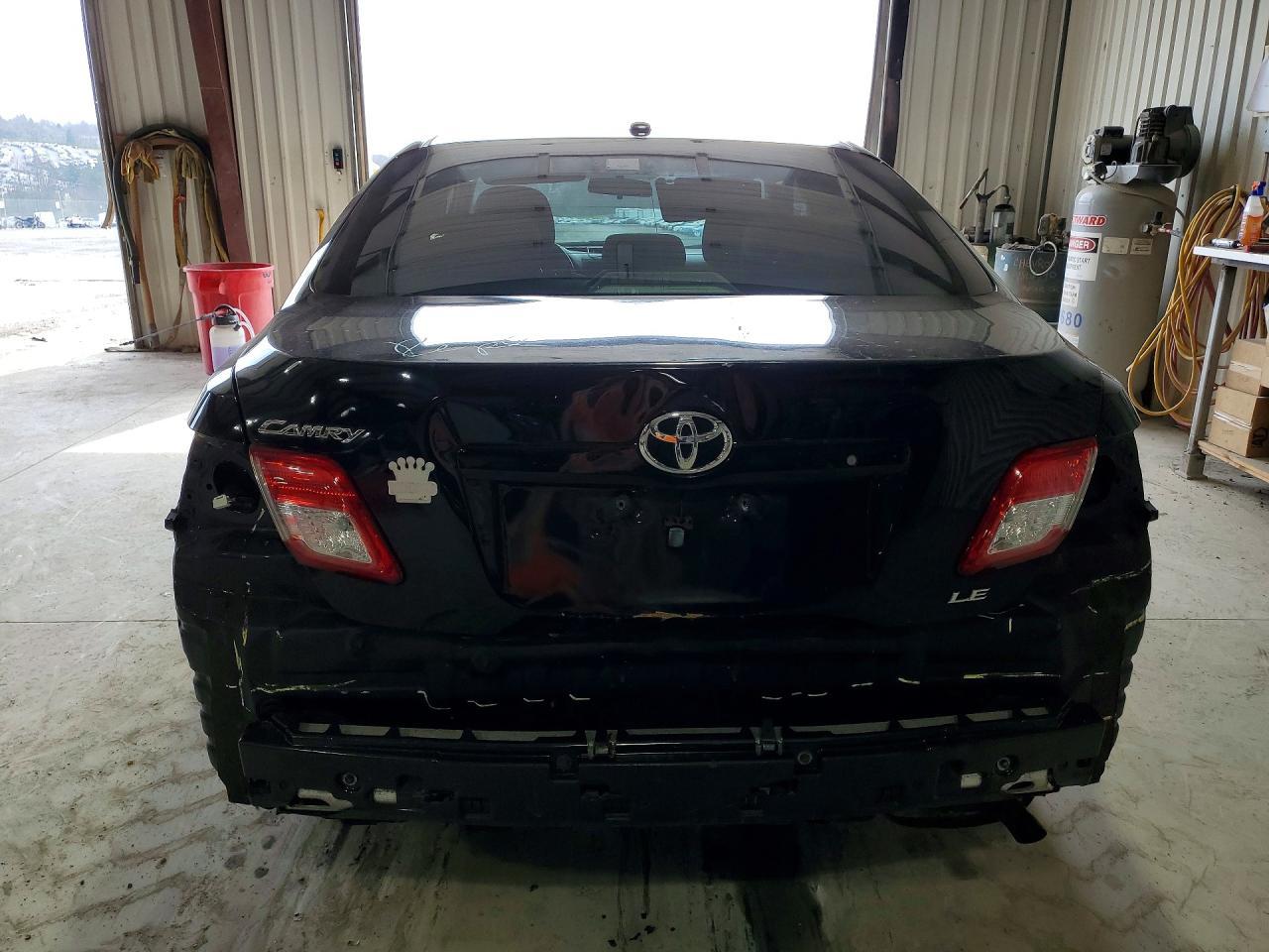 2011 Toyota Camry Le - Фото 6