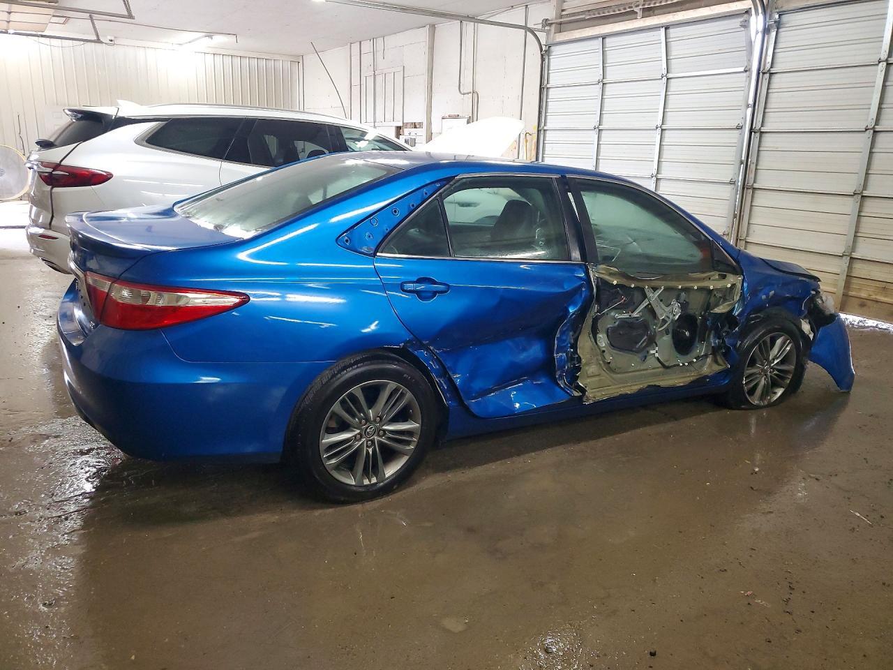 2017 Toyota Camry Se - Image 3