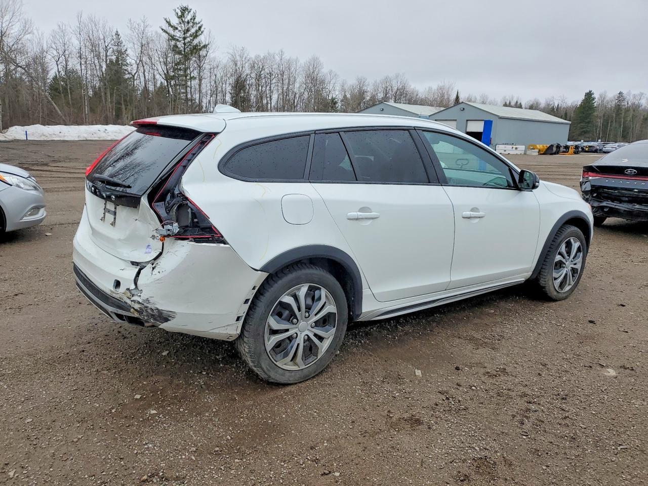 2018 Volvo V60 Cross Country Premier - Фото 3