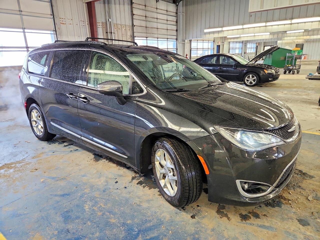 2020 Chrysler Pacifica Limited - Image 4