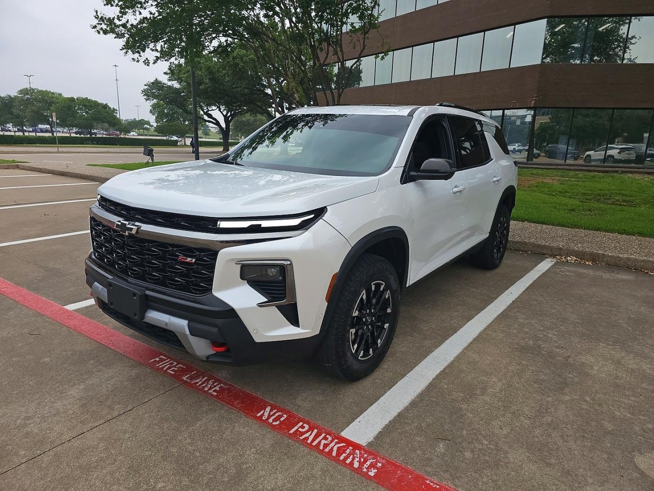 2024 Chevrolet Traverse Lt Z71 - Image 2