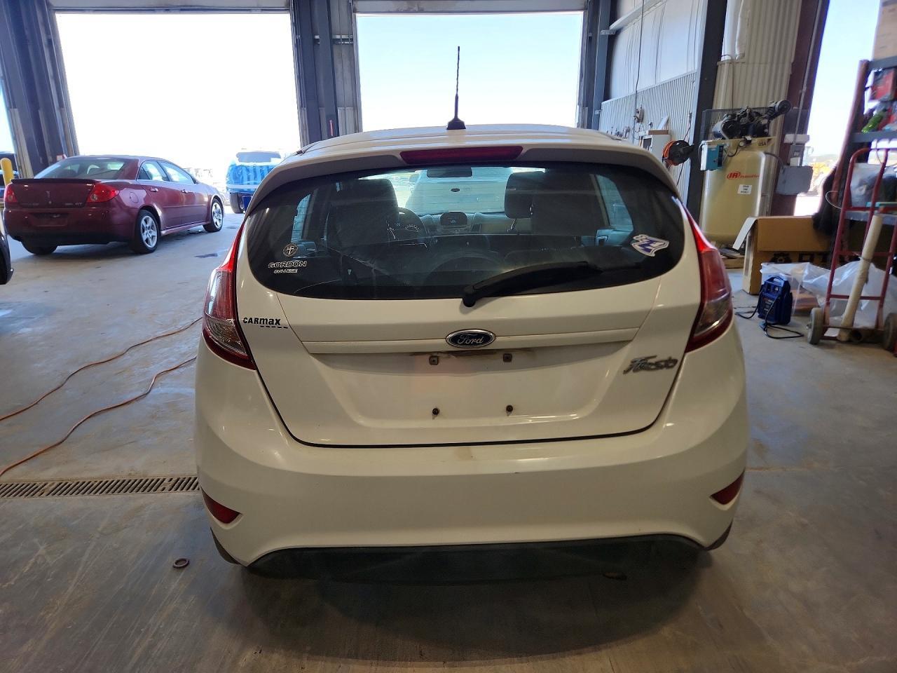 2016 Ford Fiesta S - Фото 6