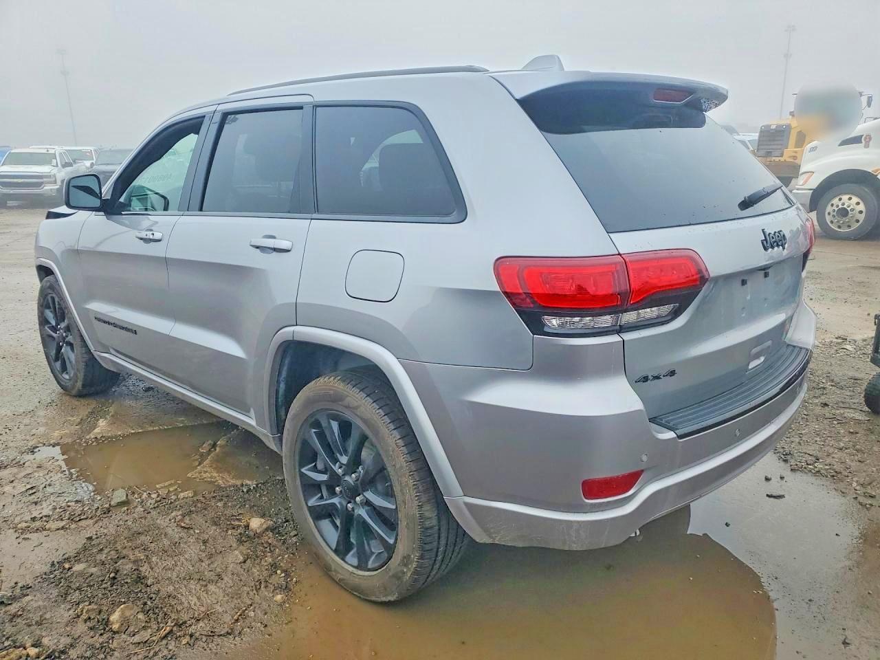 2018 Jeep Grand Cherokee Laredo - Фото 2