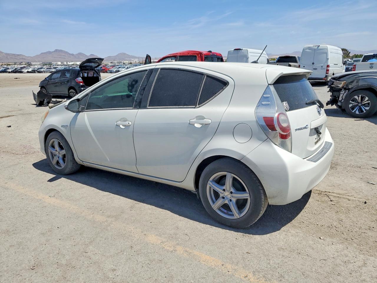 2013 Toyota Prius C - Фото 2