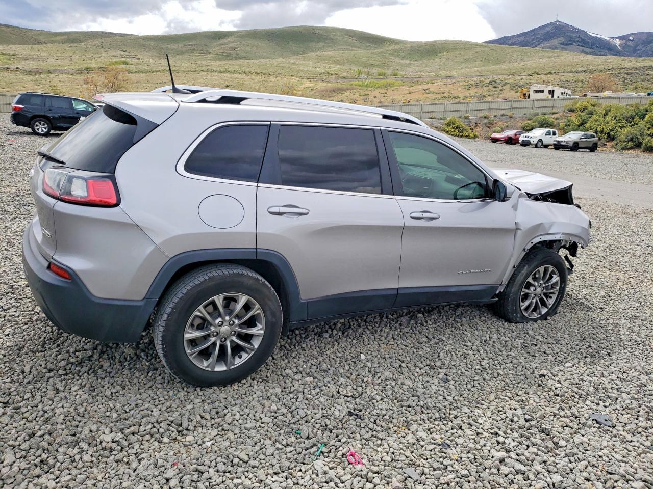 2019 Jeep Cherokee Latitude Plus - Image 3