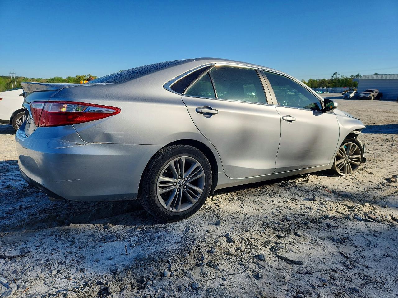 2016 Toyota Camry Se - Фото 3