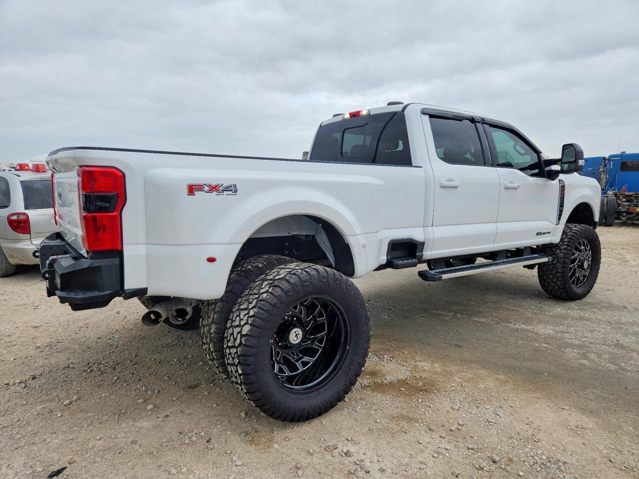 2024 Ford F350 Super Duty - Фото 3