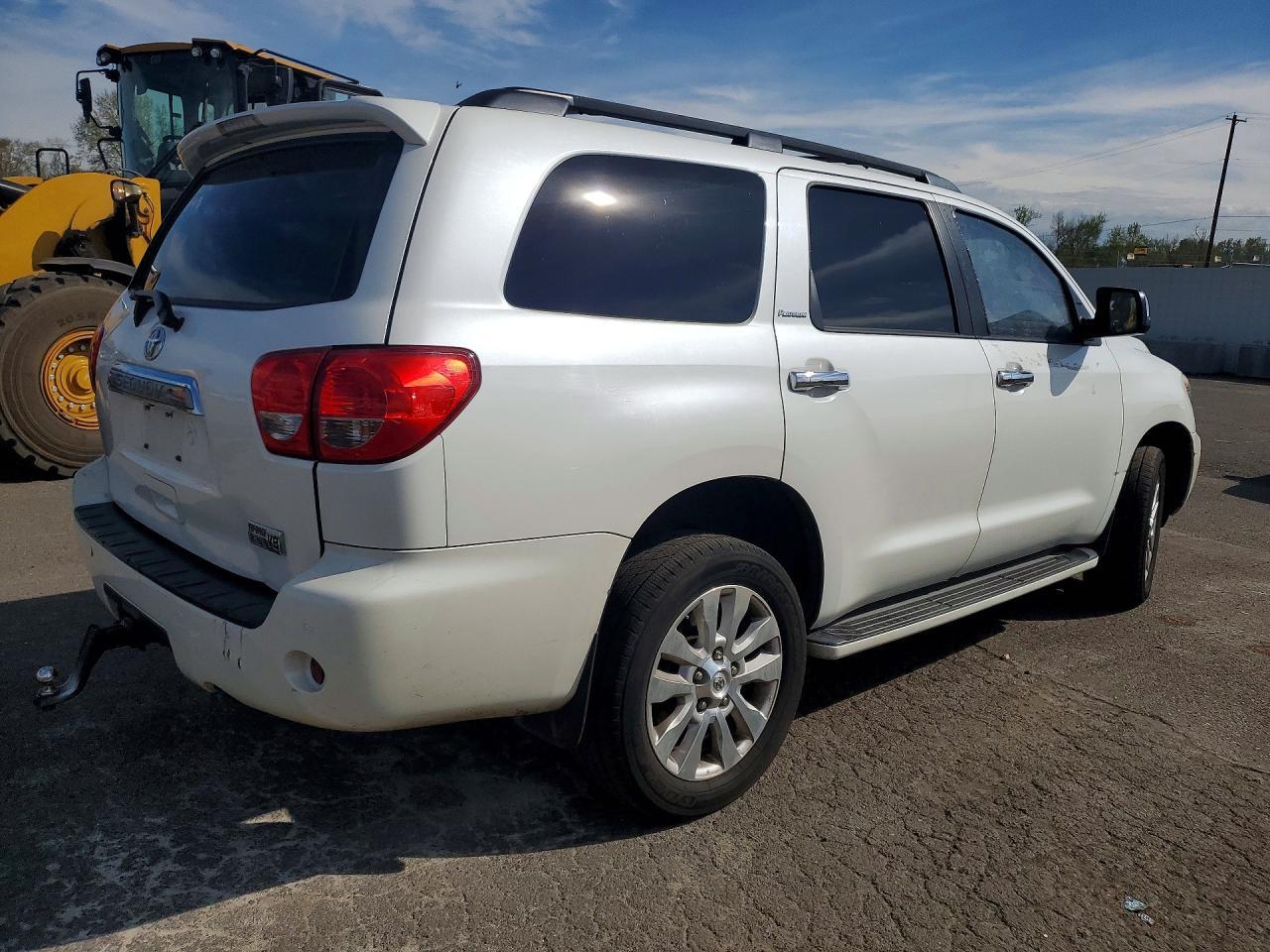 2016 Toyota Sequoia Platinum - Фото 3