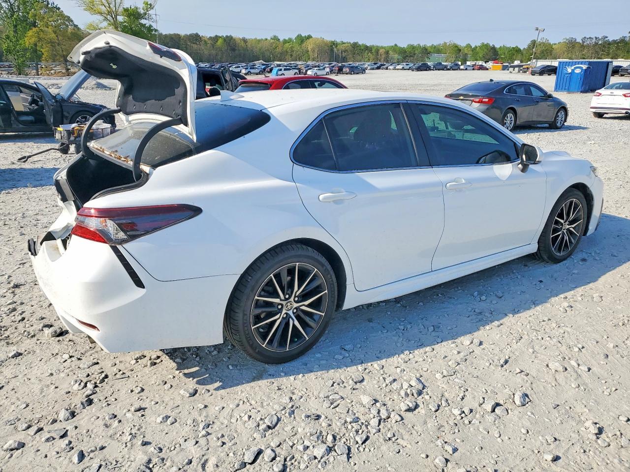 2021 Toyota Camry Se - Фото 3