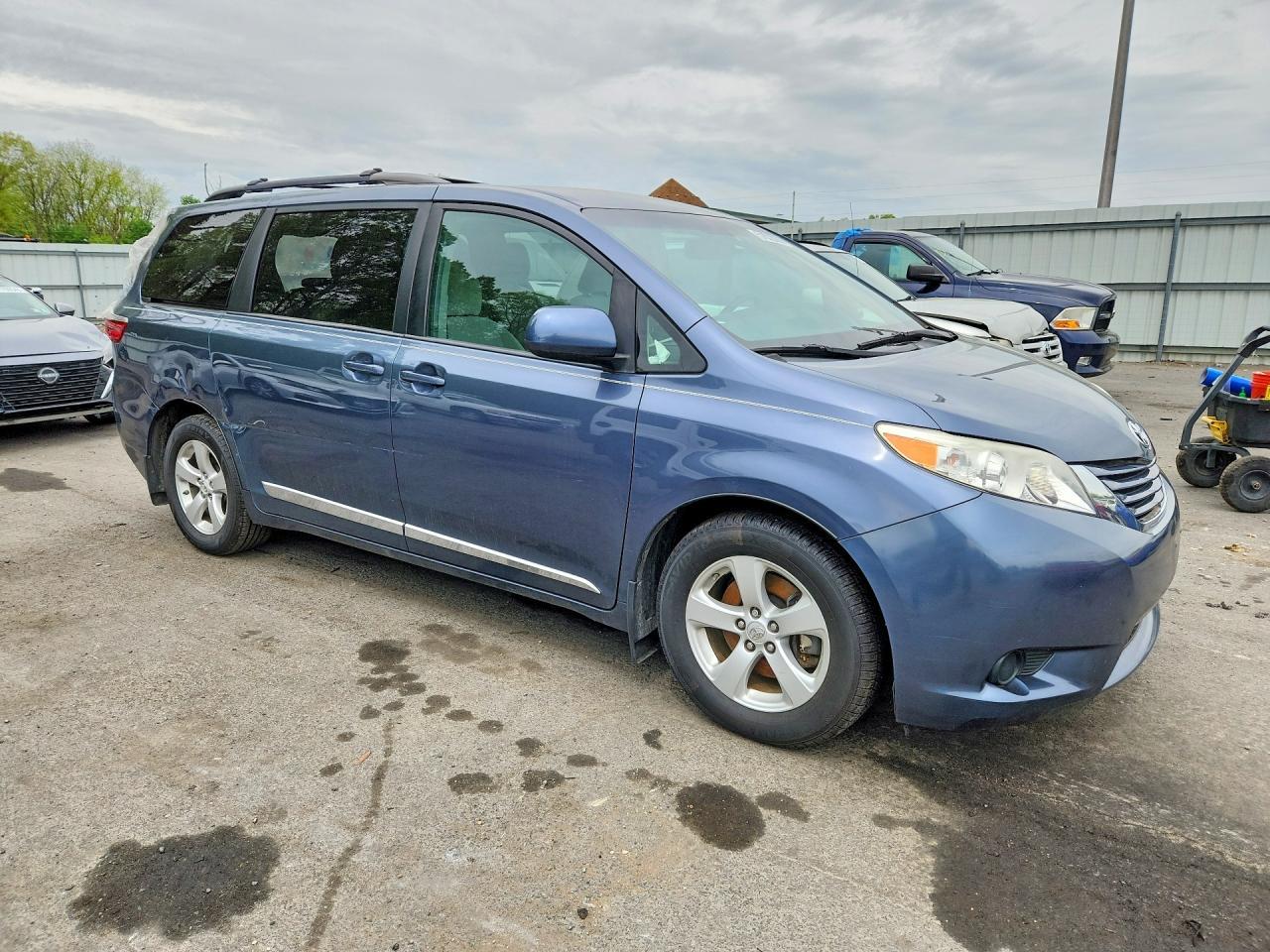 2017 Toyota Sienna Le - Фото 4