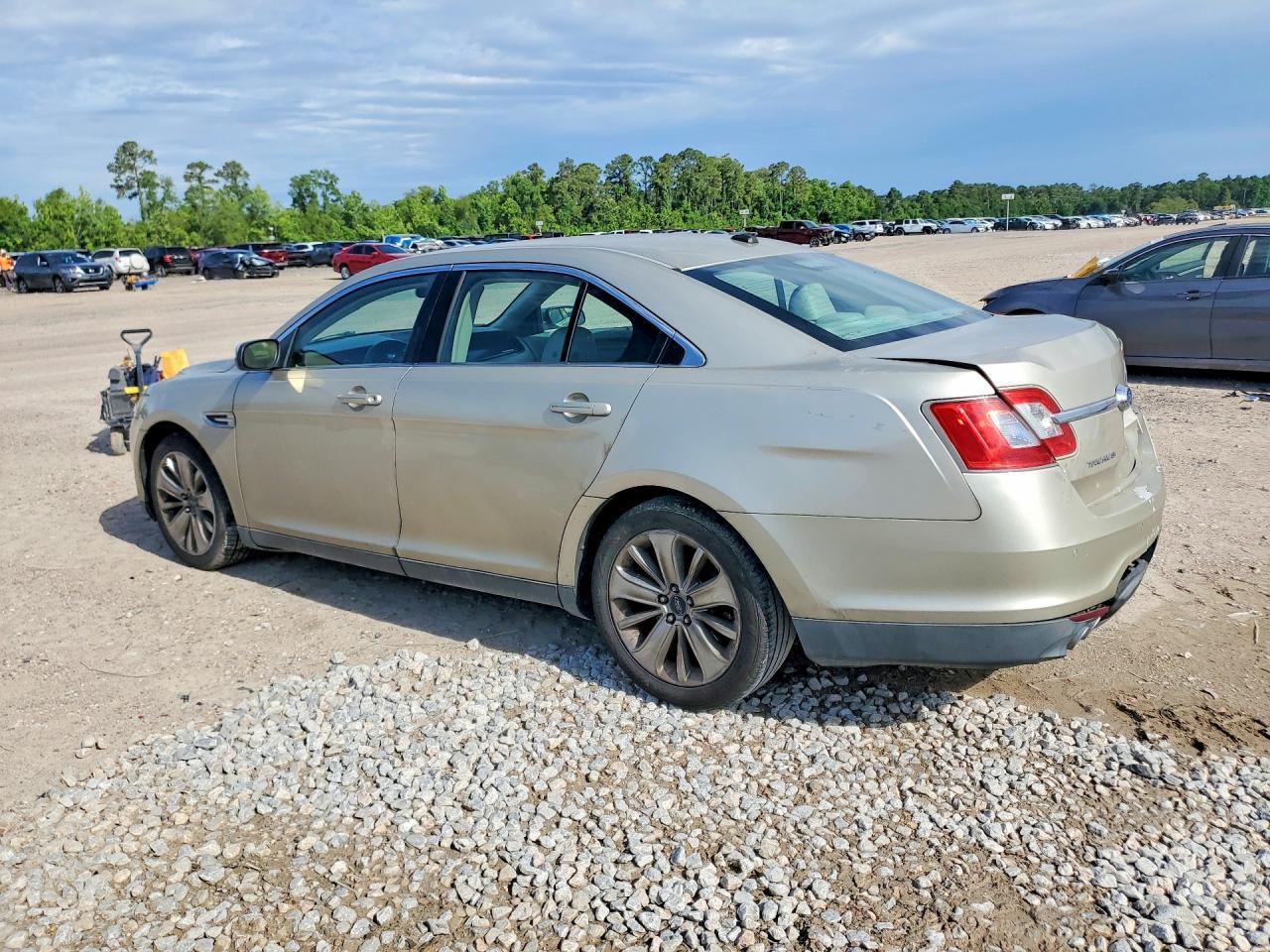 2011 Ford Taurus Limited - Фото 2
