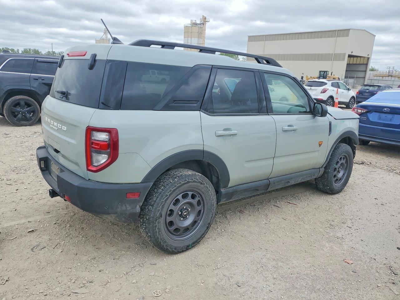 2023 Ford Bronco Sport Badlands - Image 3