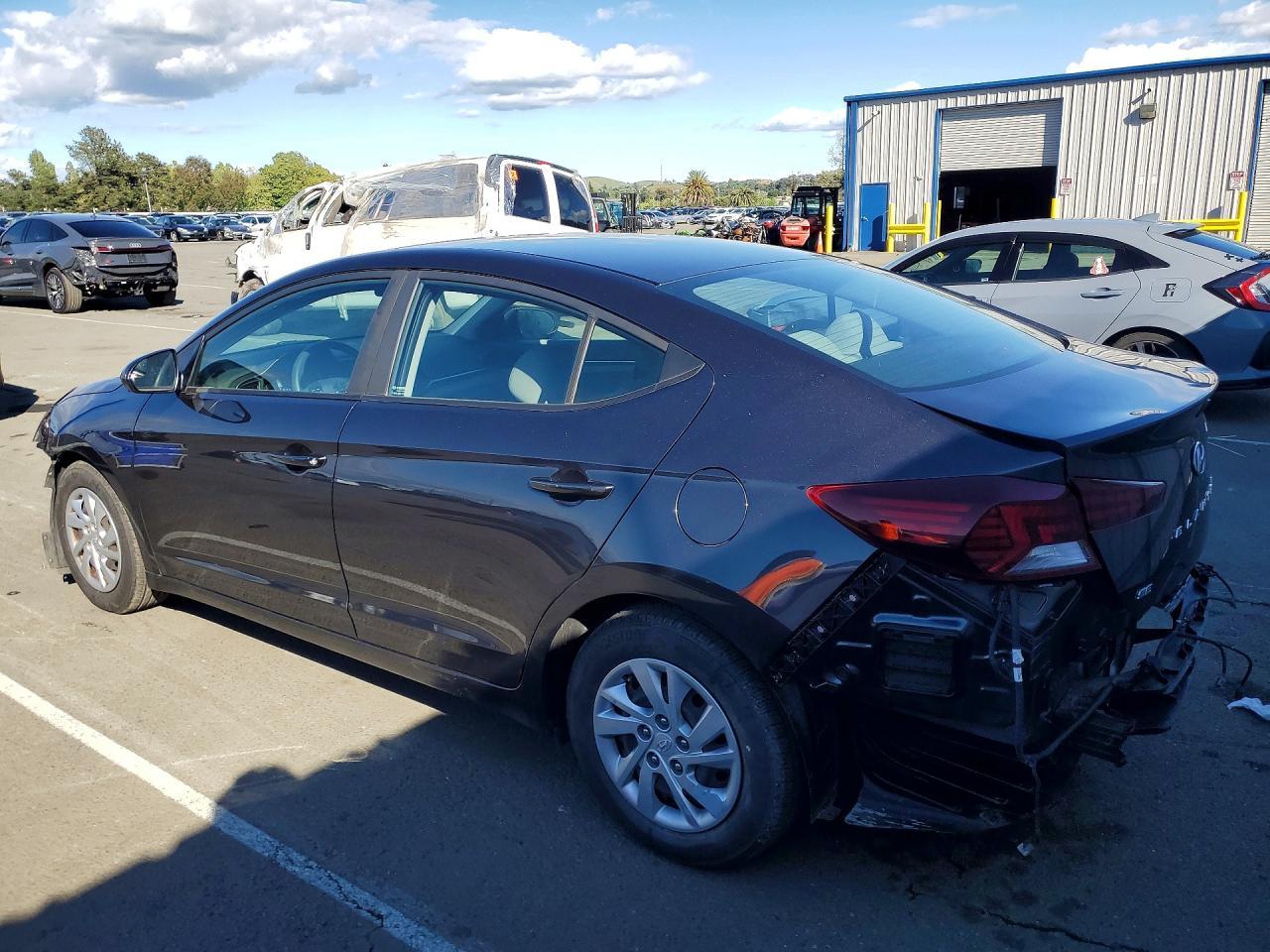 2020 Hyundai Elantra Se - Фото 2