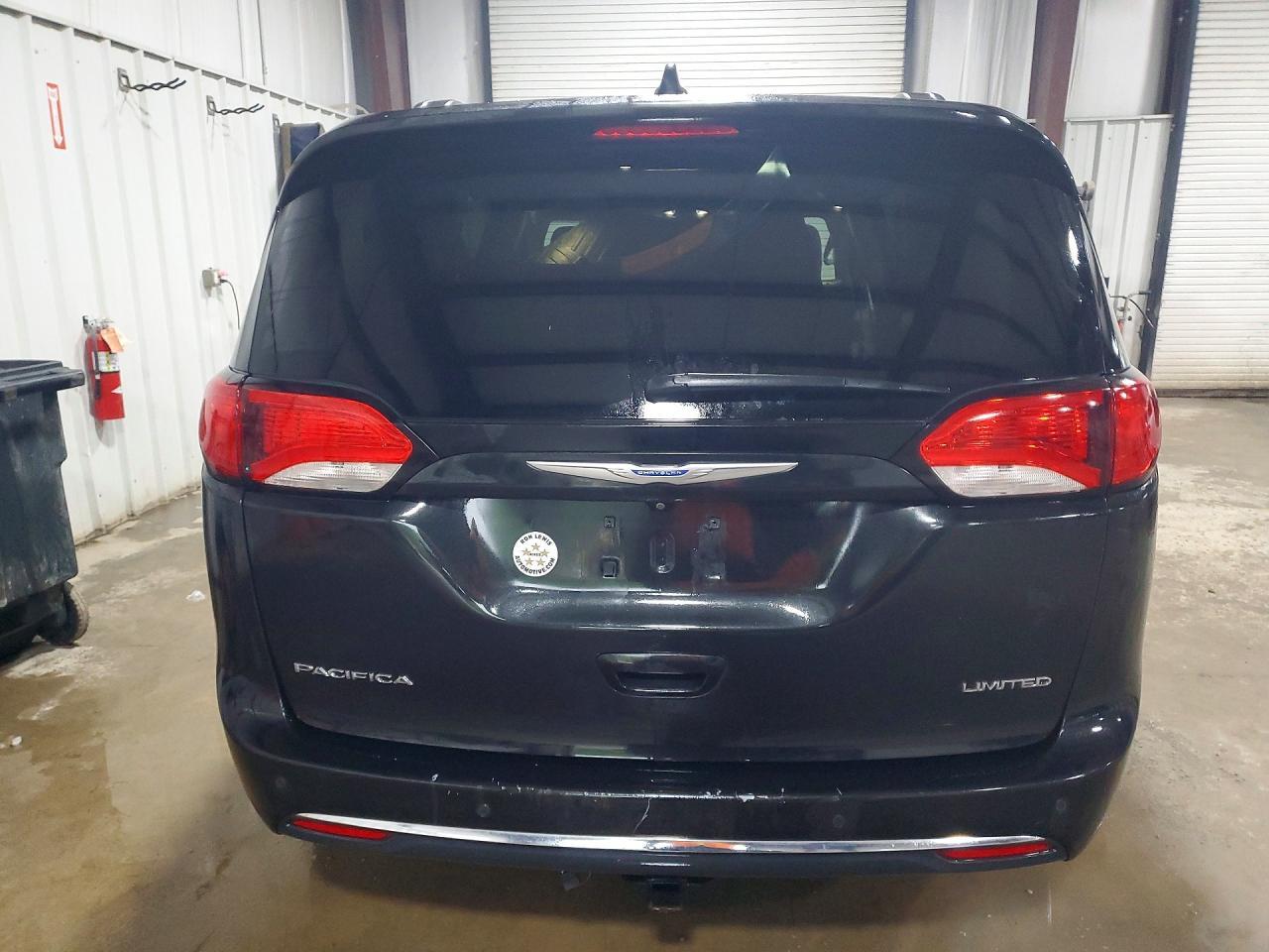 2018 Chrysler Pacifica Limited - Image 6