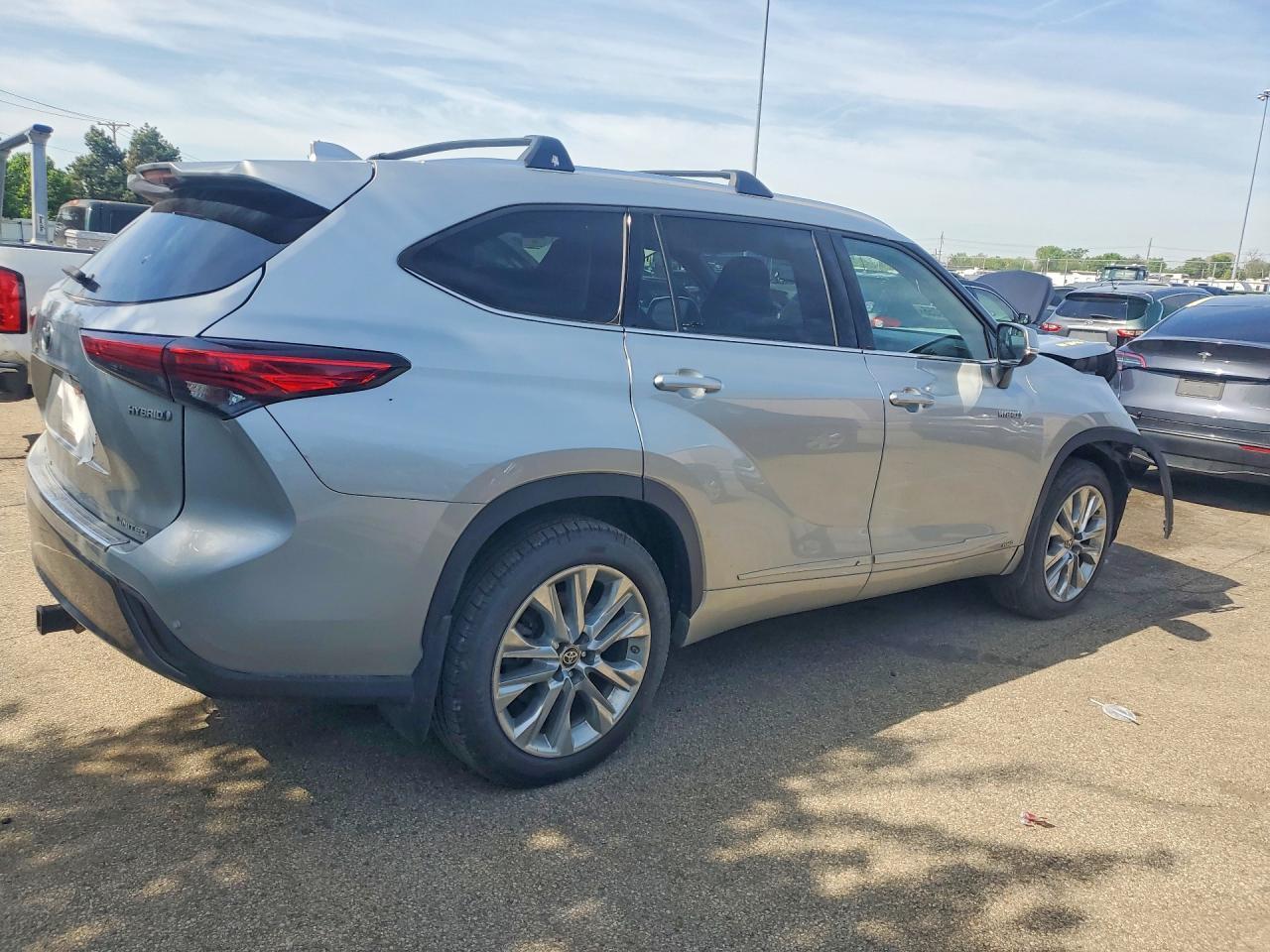 2020 Toyota Highlander Hybrid Limited - Image 3