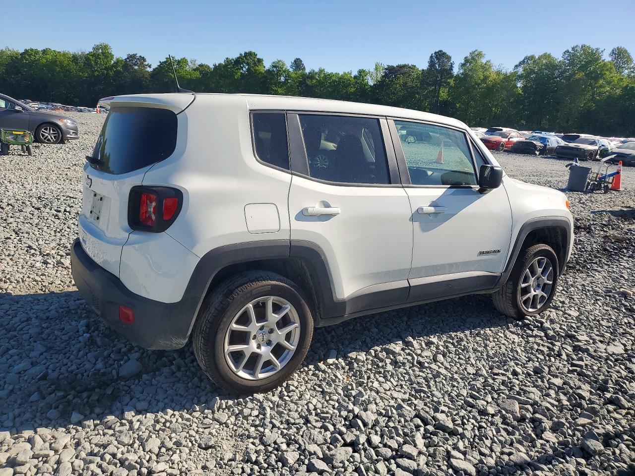 2023 Jeep Renegade Latitude - Фото 3