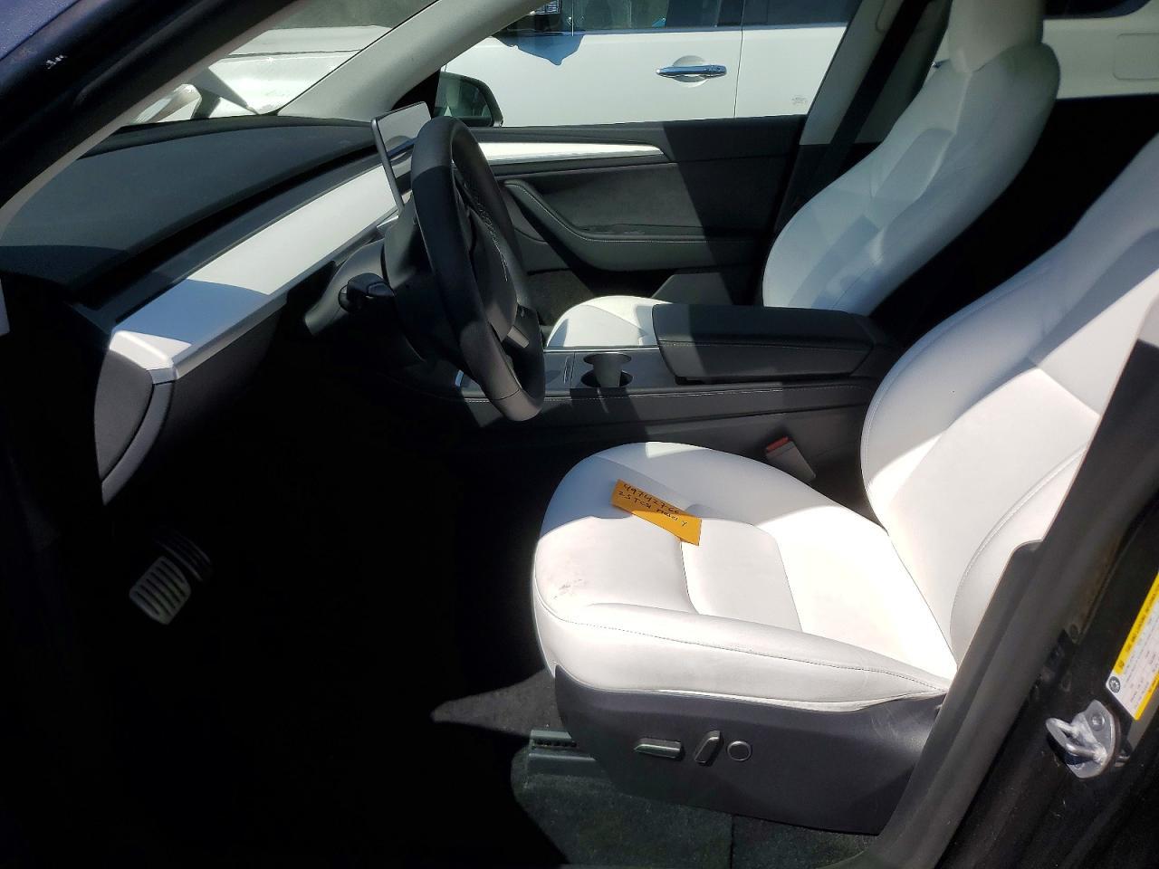 2025 Tesla Model Y - Фото 7