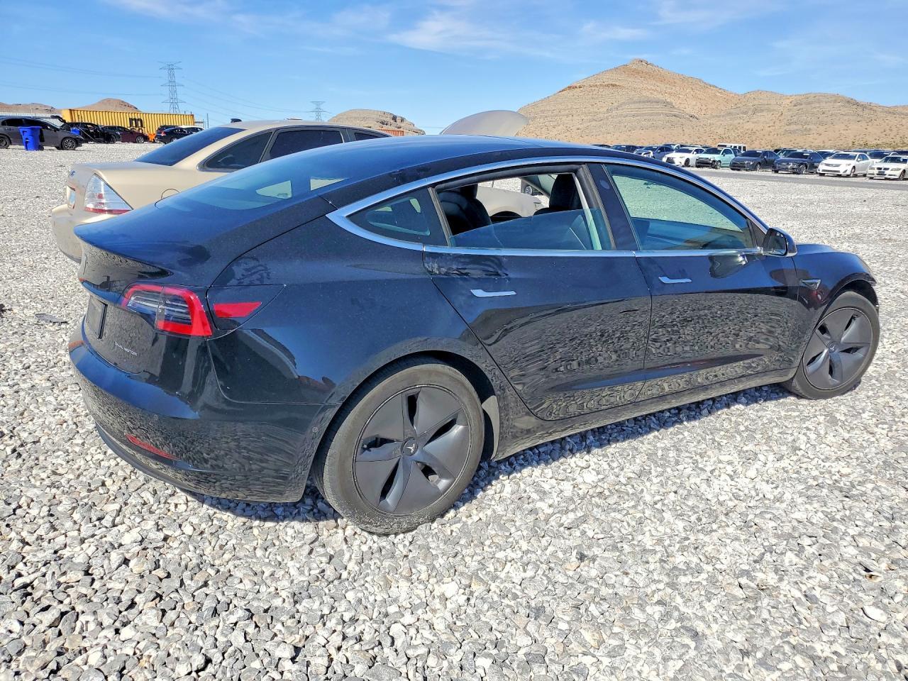 2019 Tesla Model 3 - Фото 3