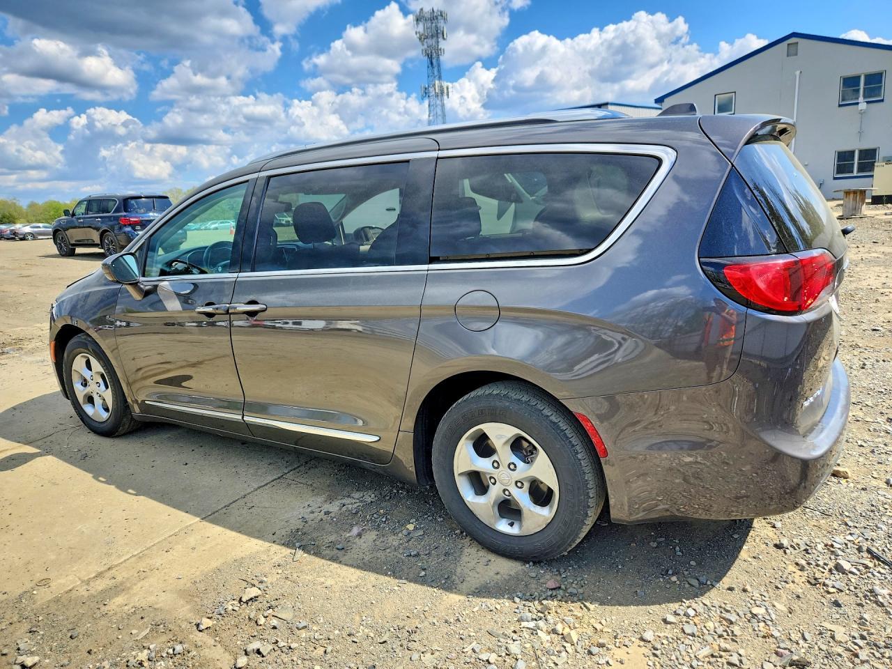 2017 Chrysler Pacifica Touring L Plus - Фото 2