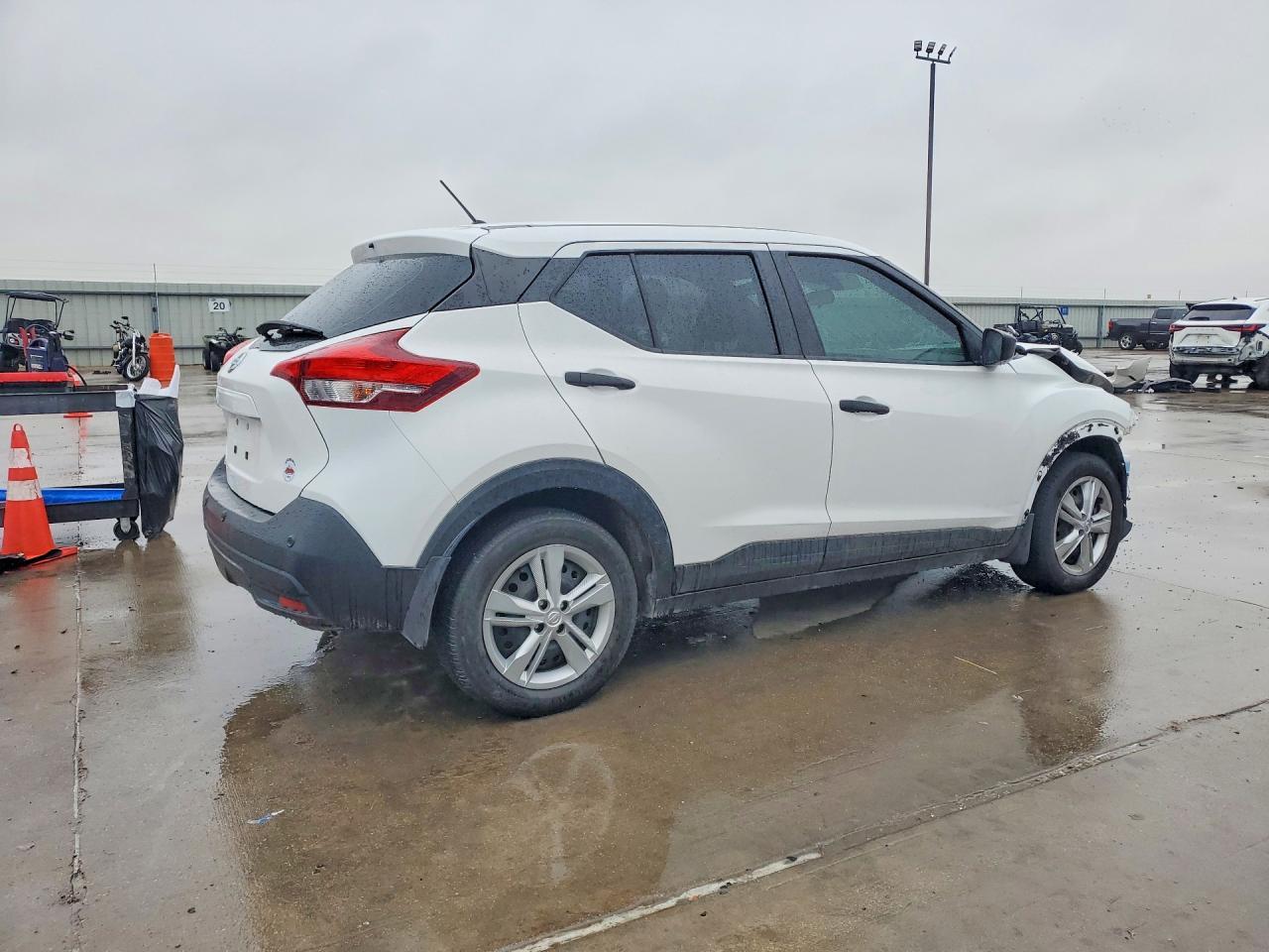 2020 Nissan Kicks S - Фото 3