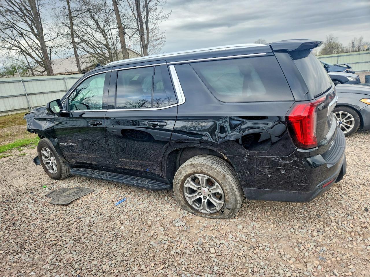 2022 GMC Yukon Sle - Image 2