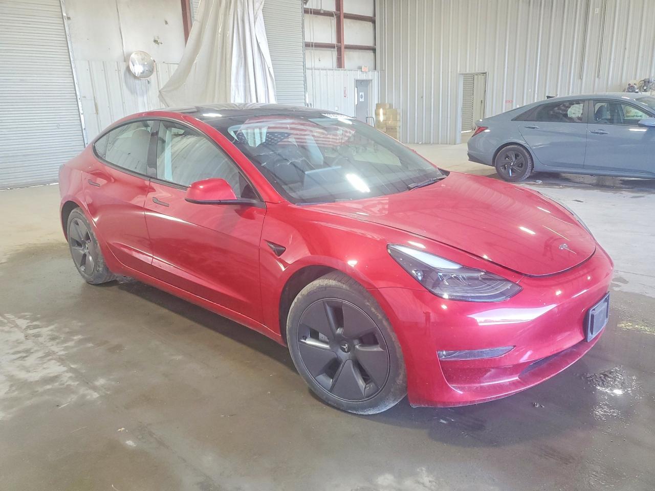 2023 Tesla Model 3 - Фото 4