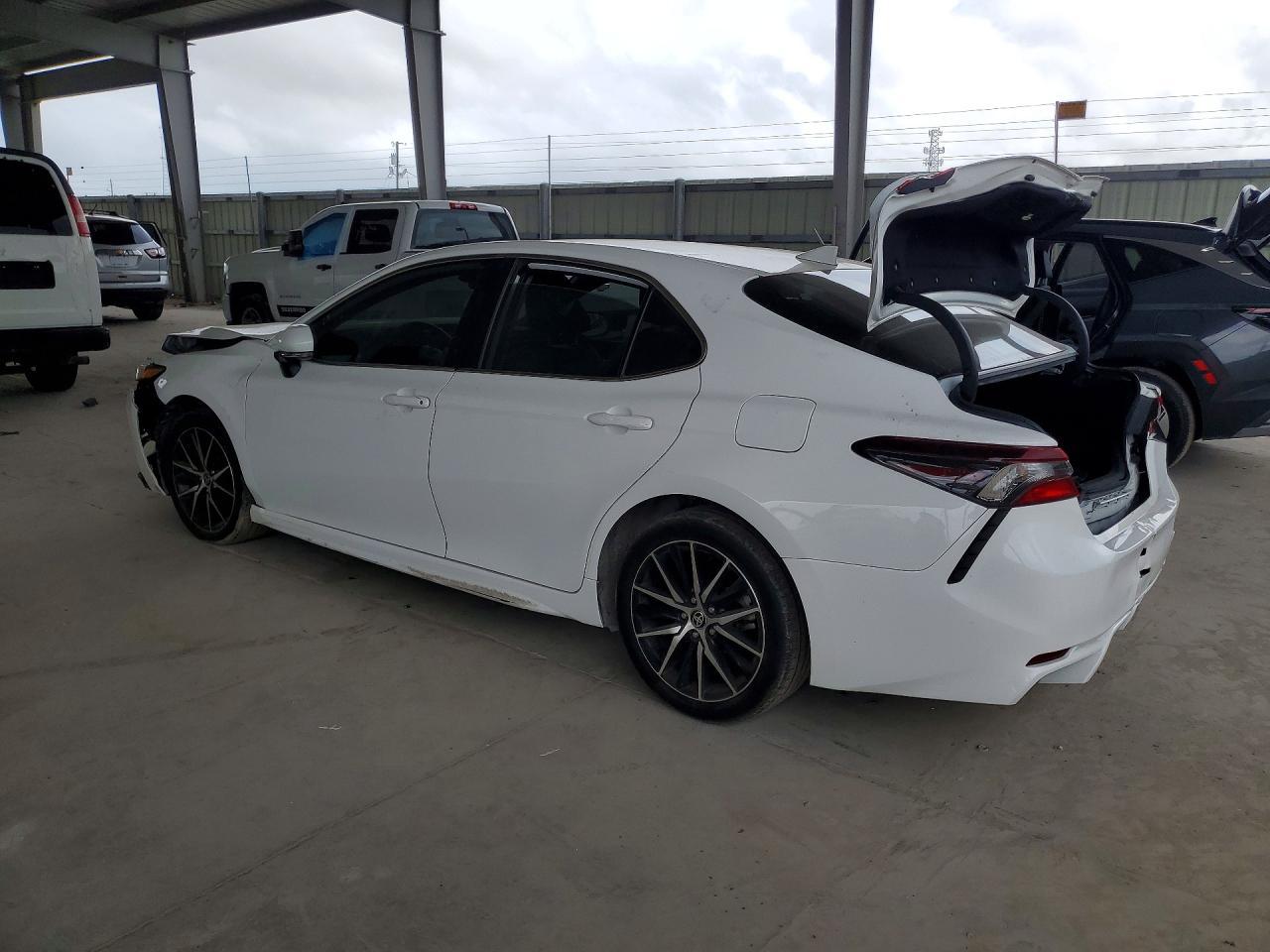 2024 Toyota Camry Se - Фото 2