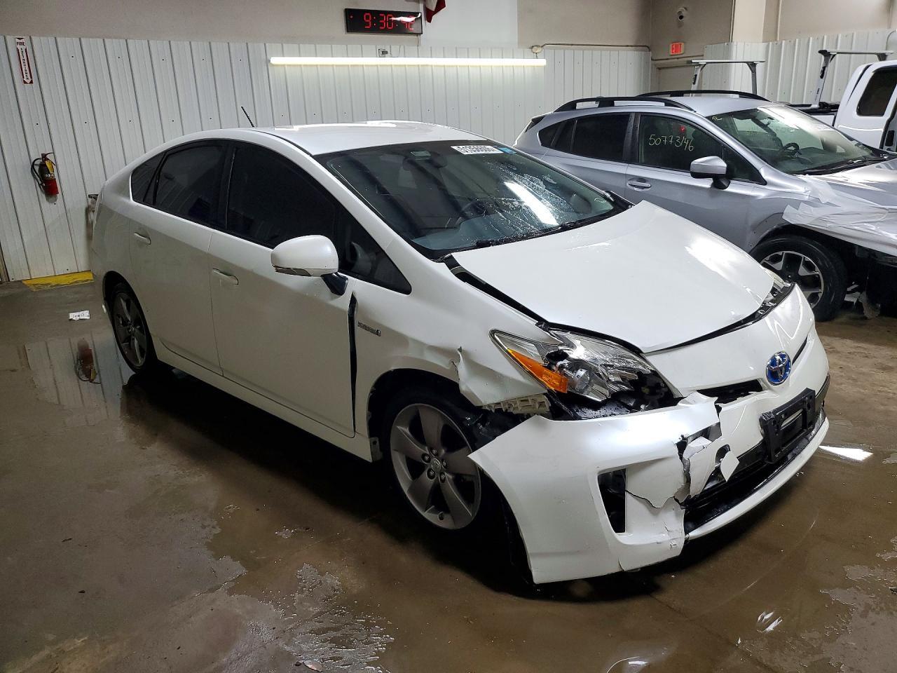 2015 Toyota Prius Persona Series - Image 4