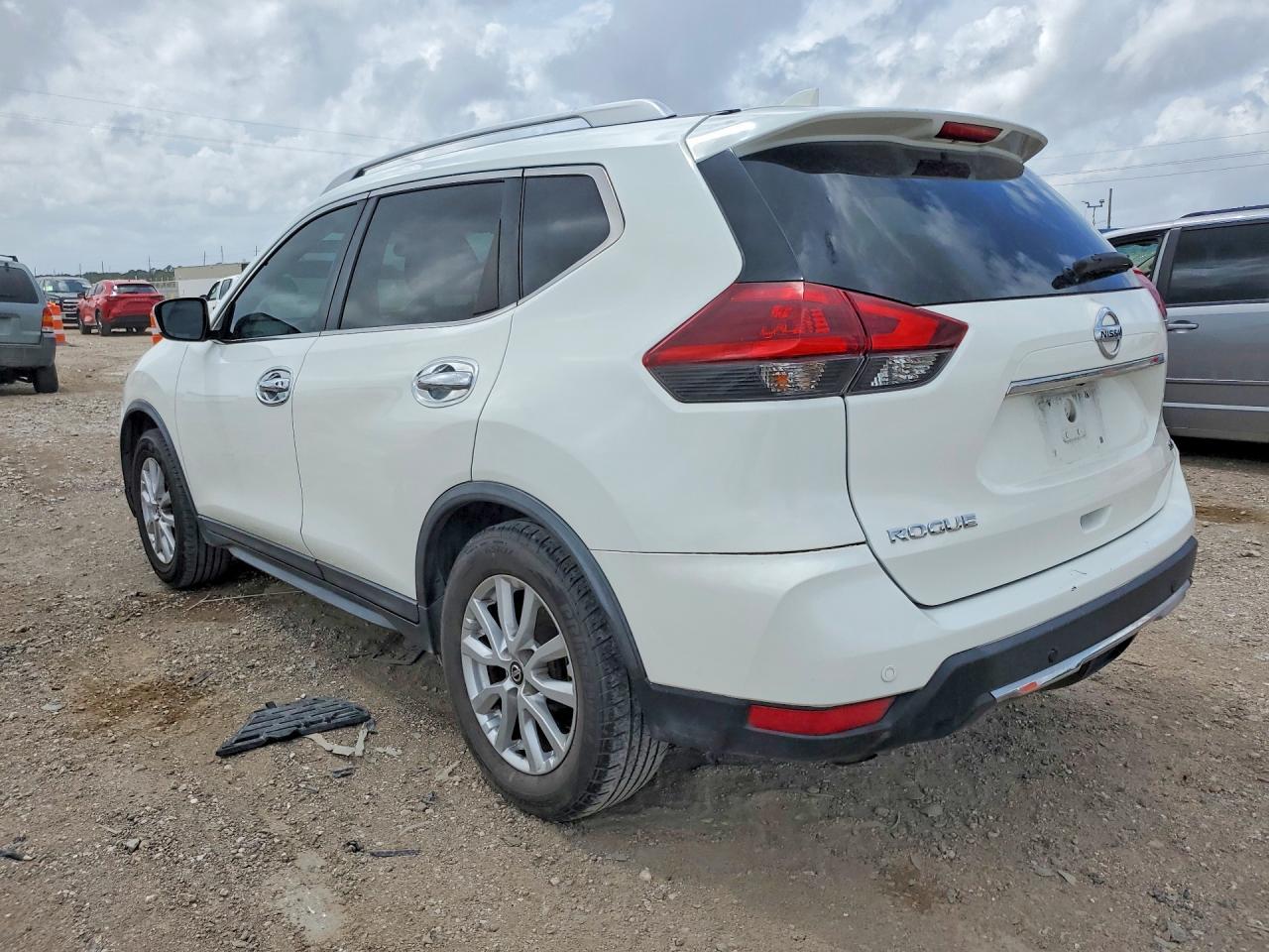 2019 Nissan Rogue Sv - Image 2