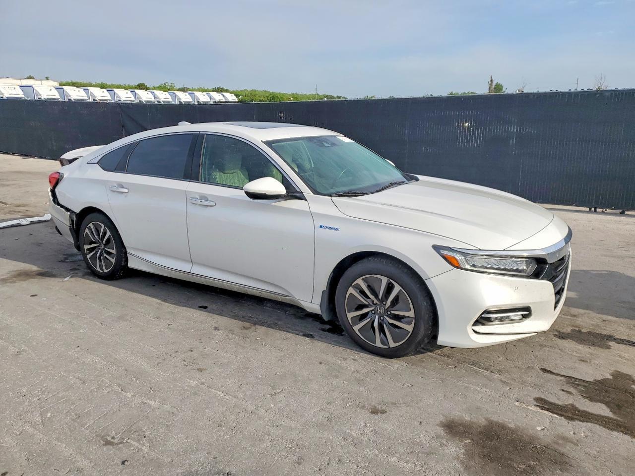 2019 Honda Accord Touring Hybrid - Image 4