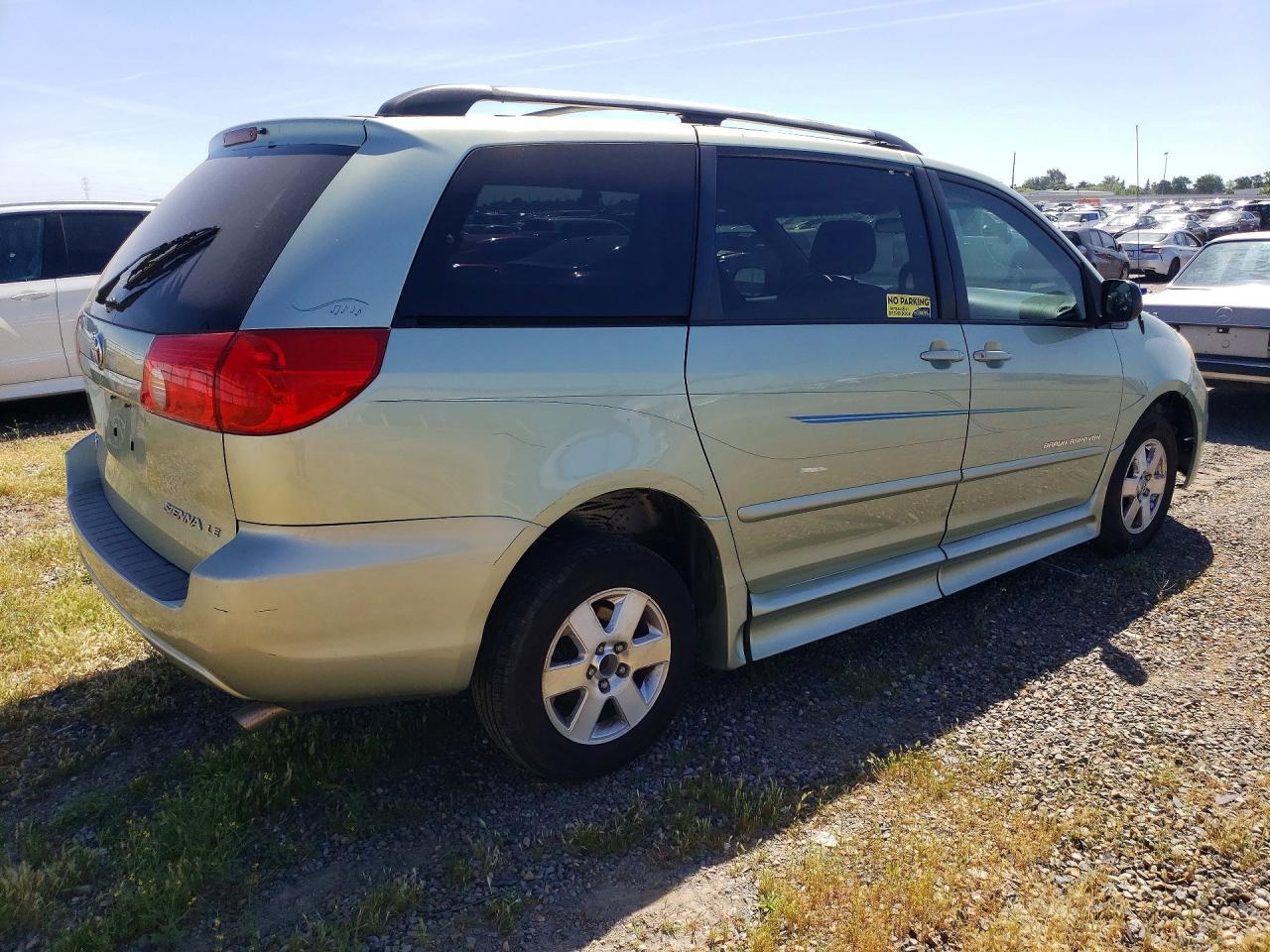 2008 Toyota Sienna Le 8-Passenger - Image 3