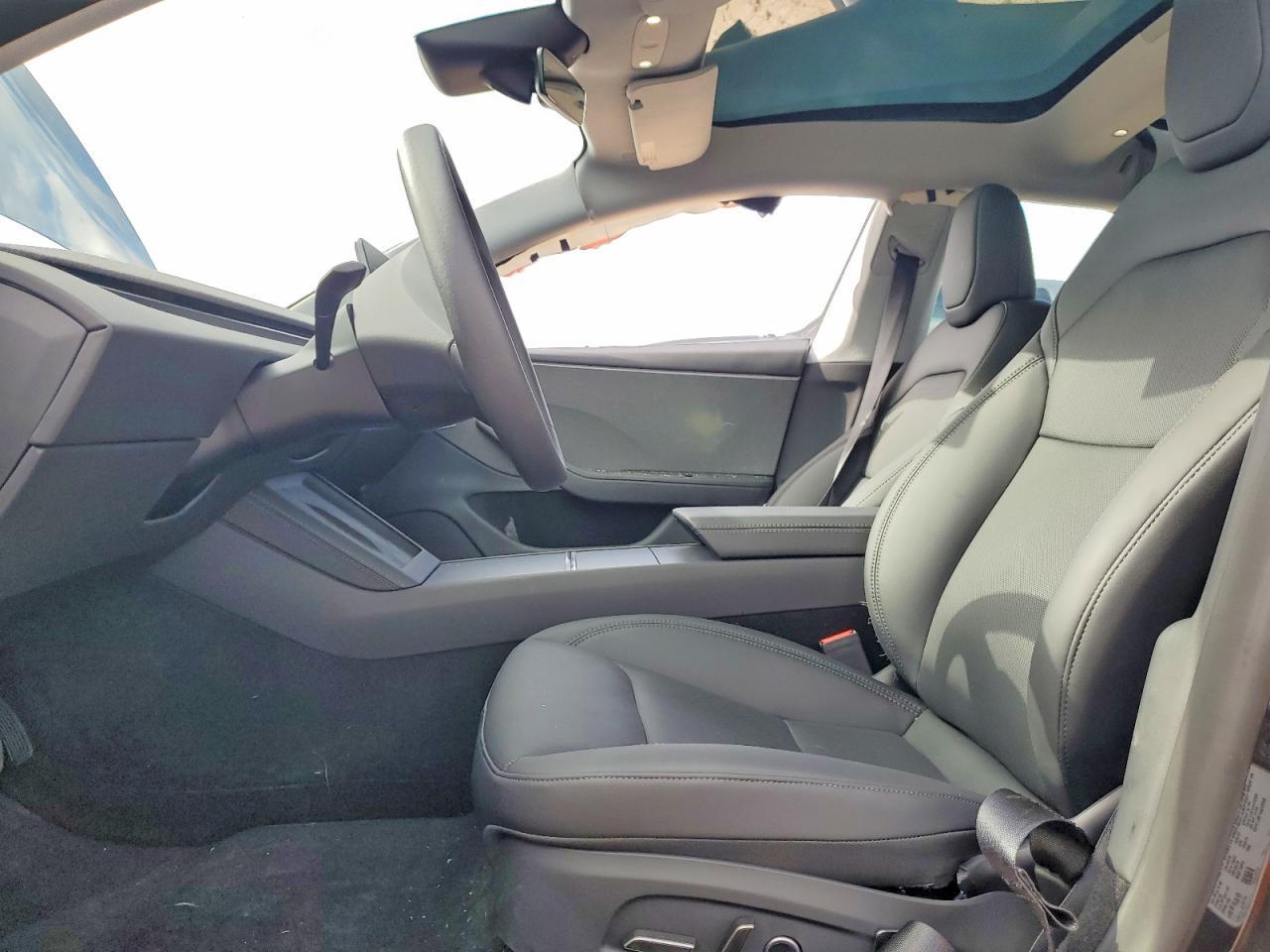 2026 Tesla Model 3 - Фото 7