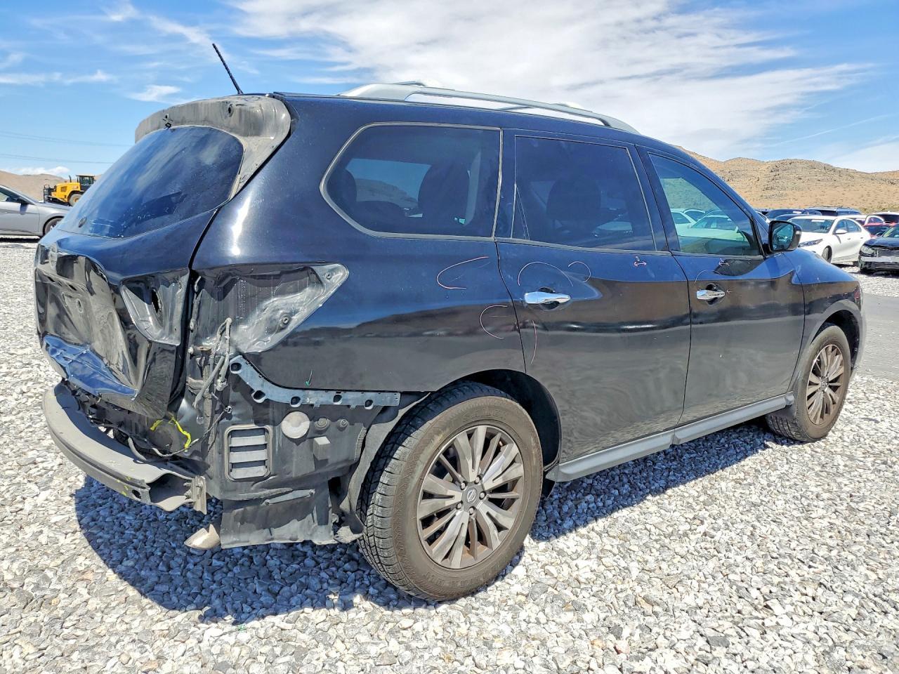 2017 Nissan Pathfinder S - Фото 3