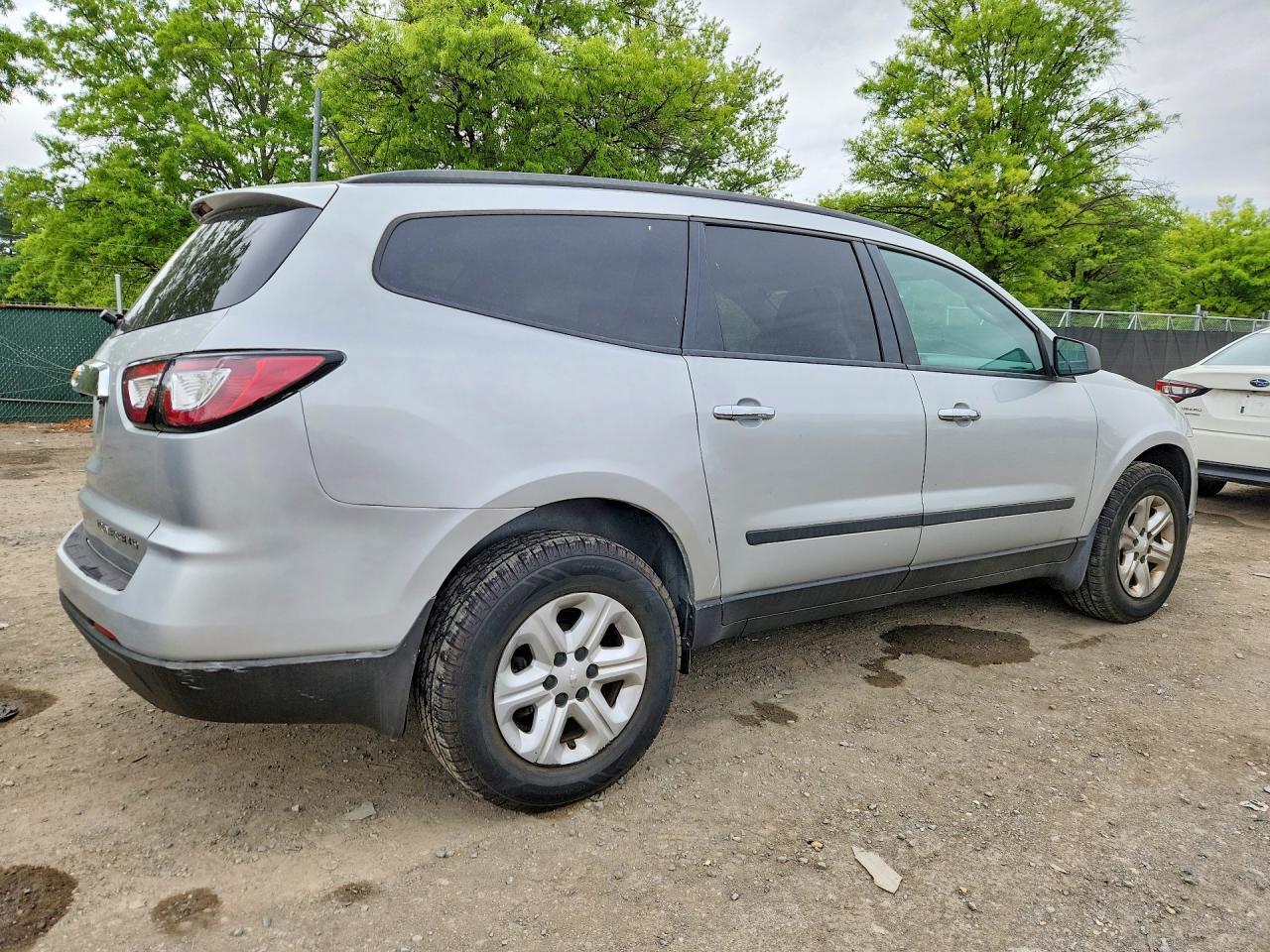 2013 Chevrolet Traverse Ls - Image 3