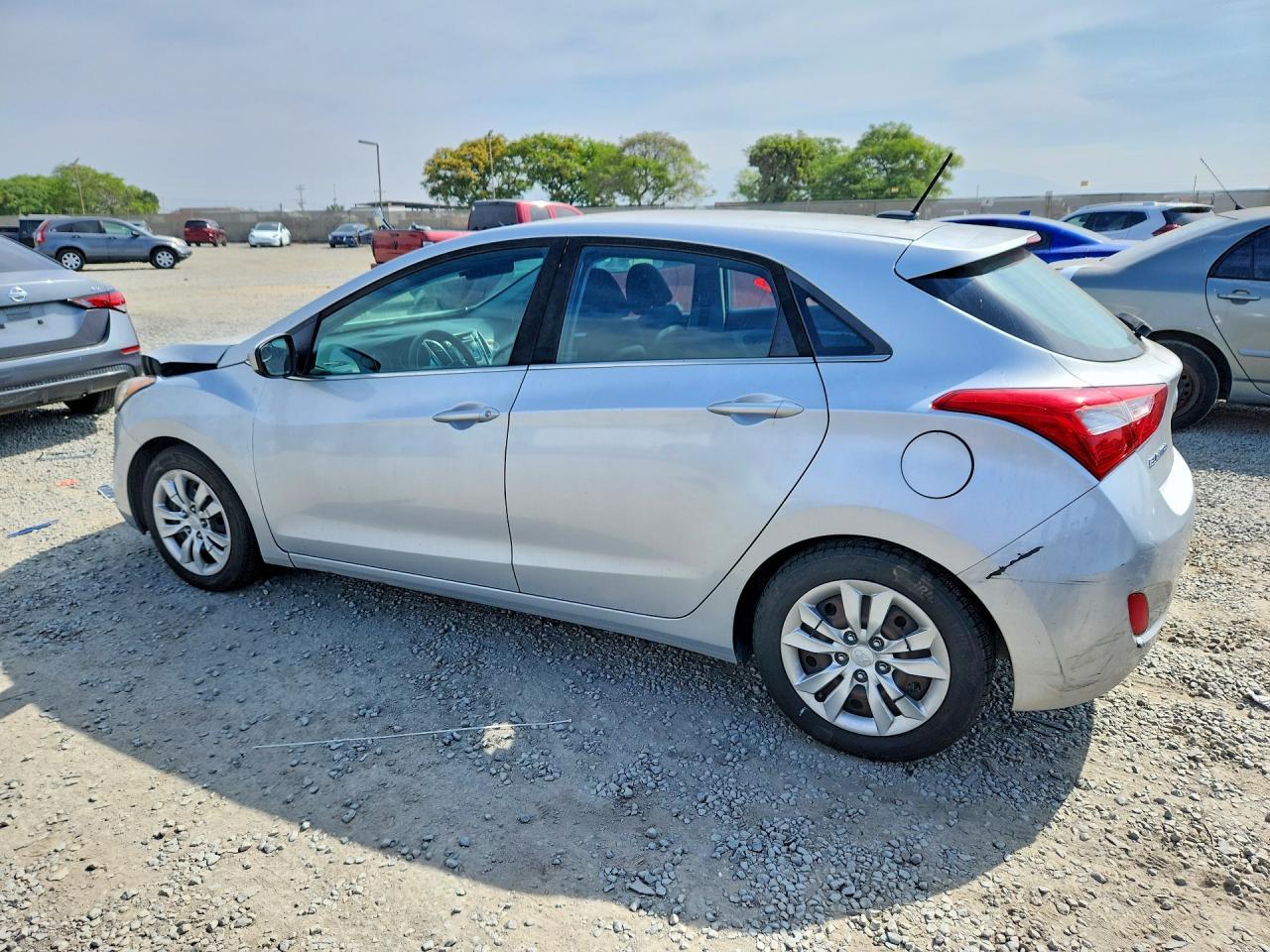 2017 Hyundai Elantra Gt Base - Фото 2