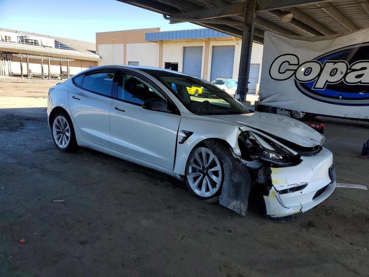 2022 Tesla Model 3 - Фото 4