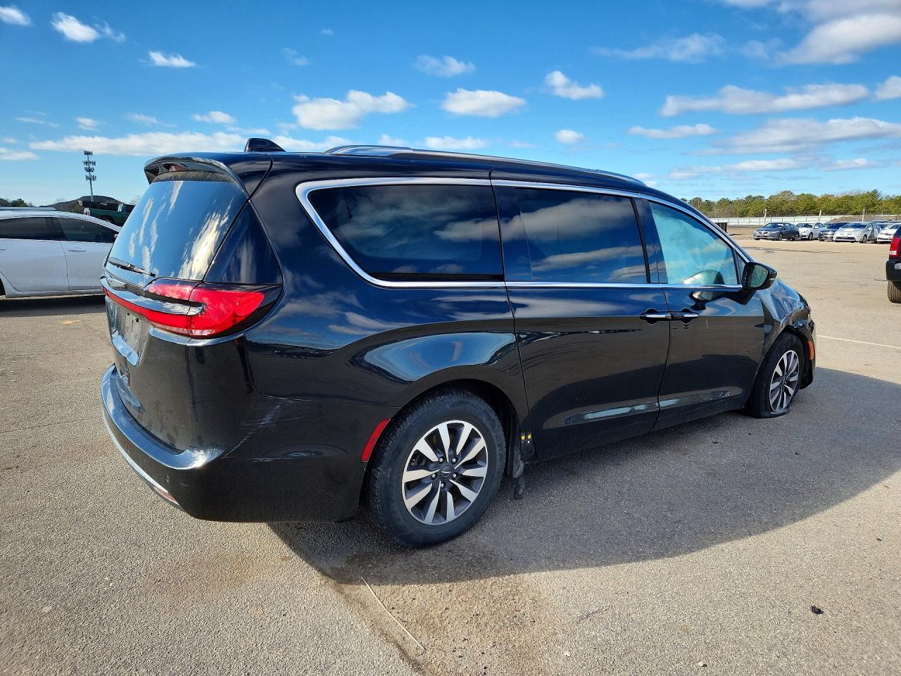 2021 Chrysler Pacifica Touring L - Image 3