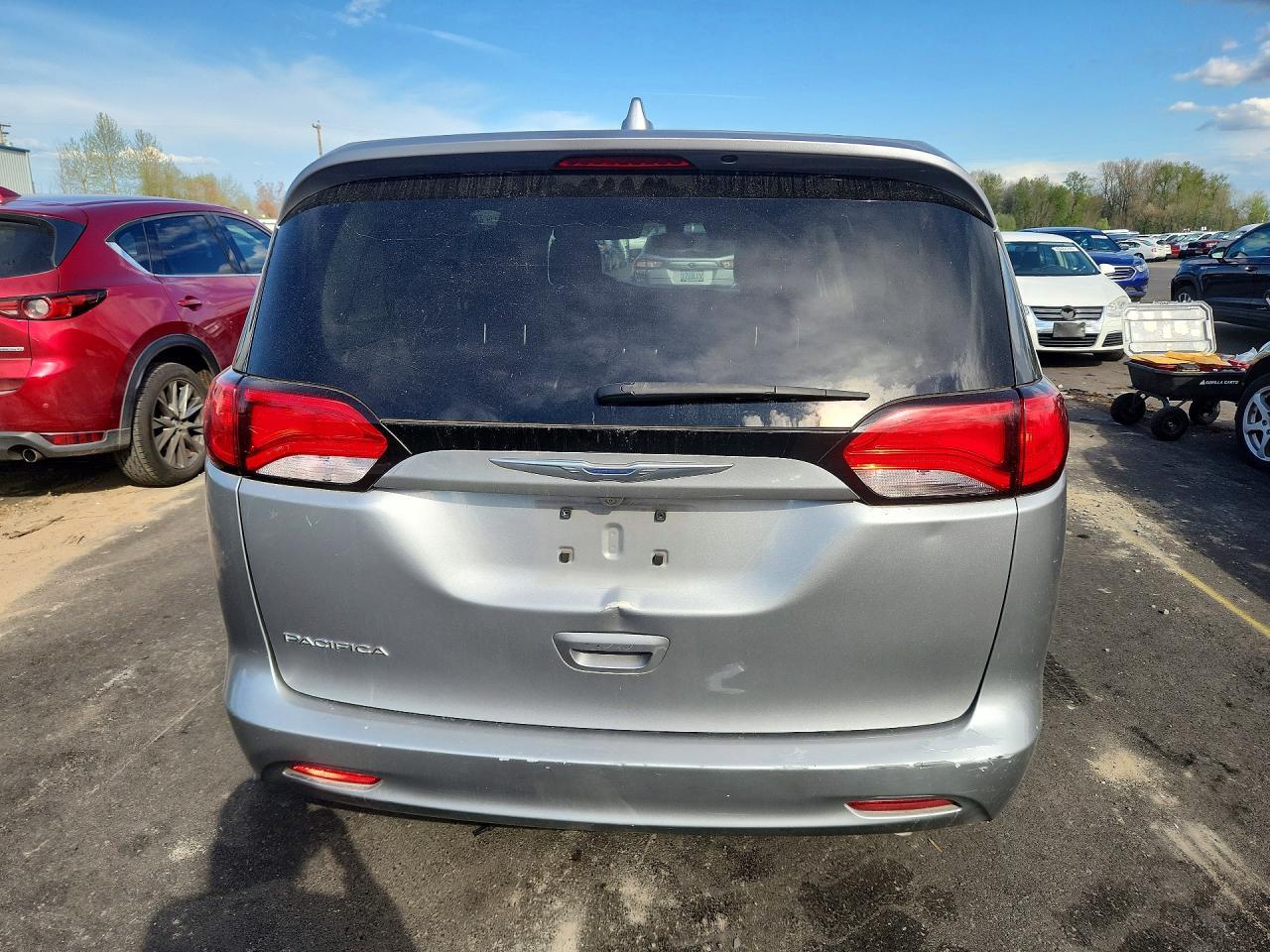 2017 Chrysler Pacifica Lx - Image 6