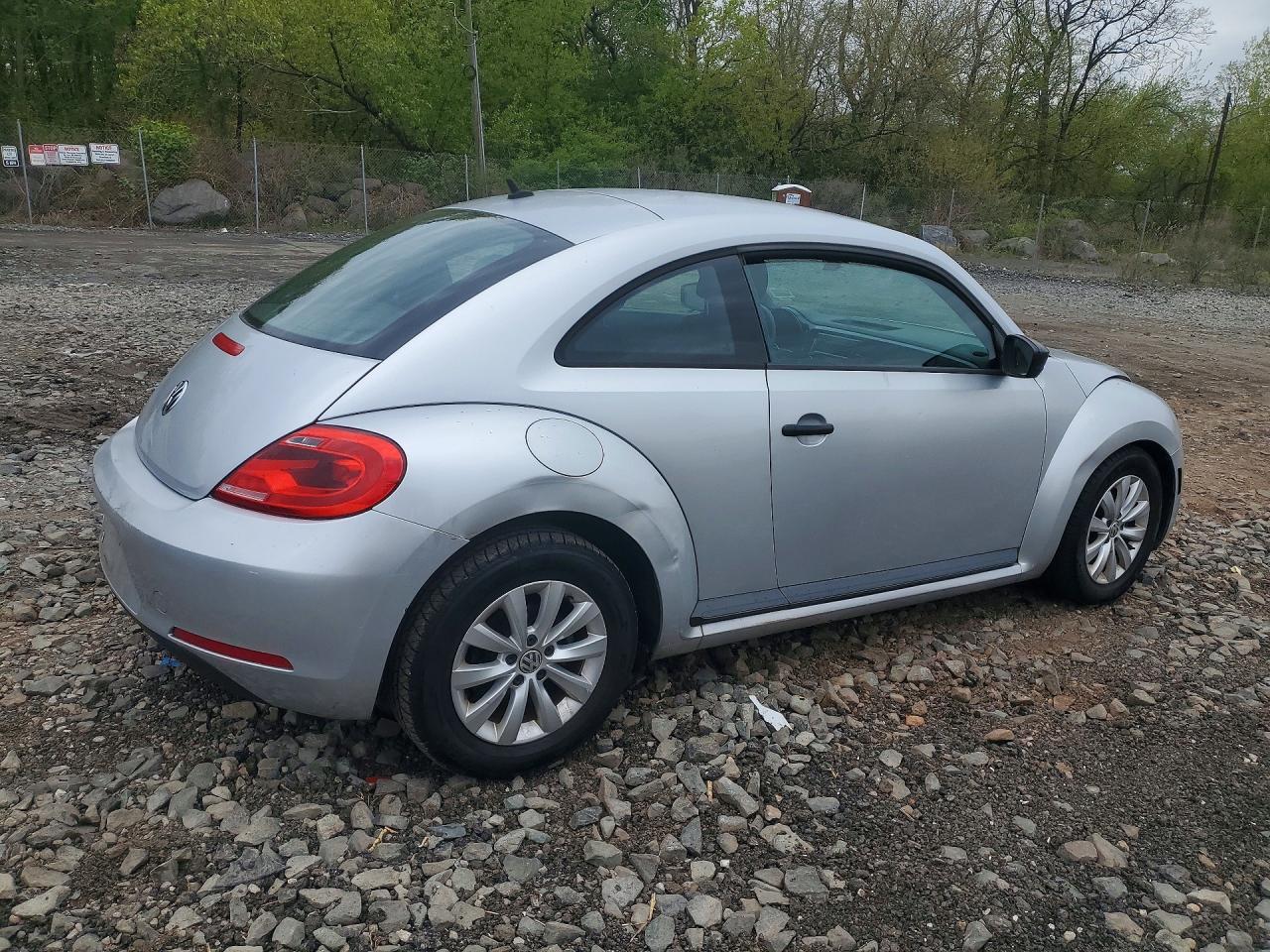 2013 Volkswagen Beetle - Фото 3